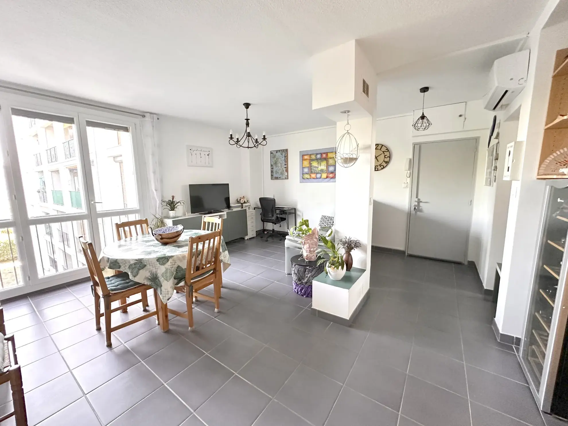 Appartement T4 avec climatisation et isolation 2024 à Salon-de-Provence, résidence sécurisée 