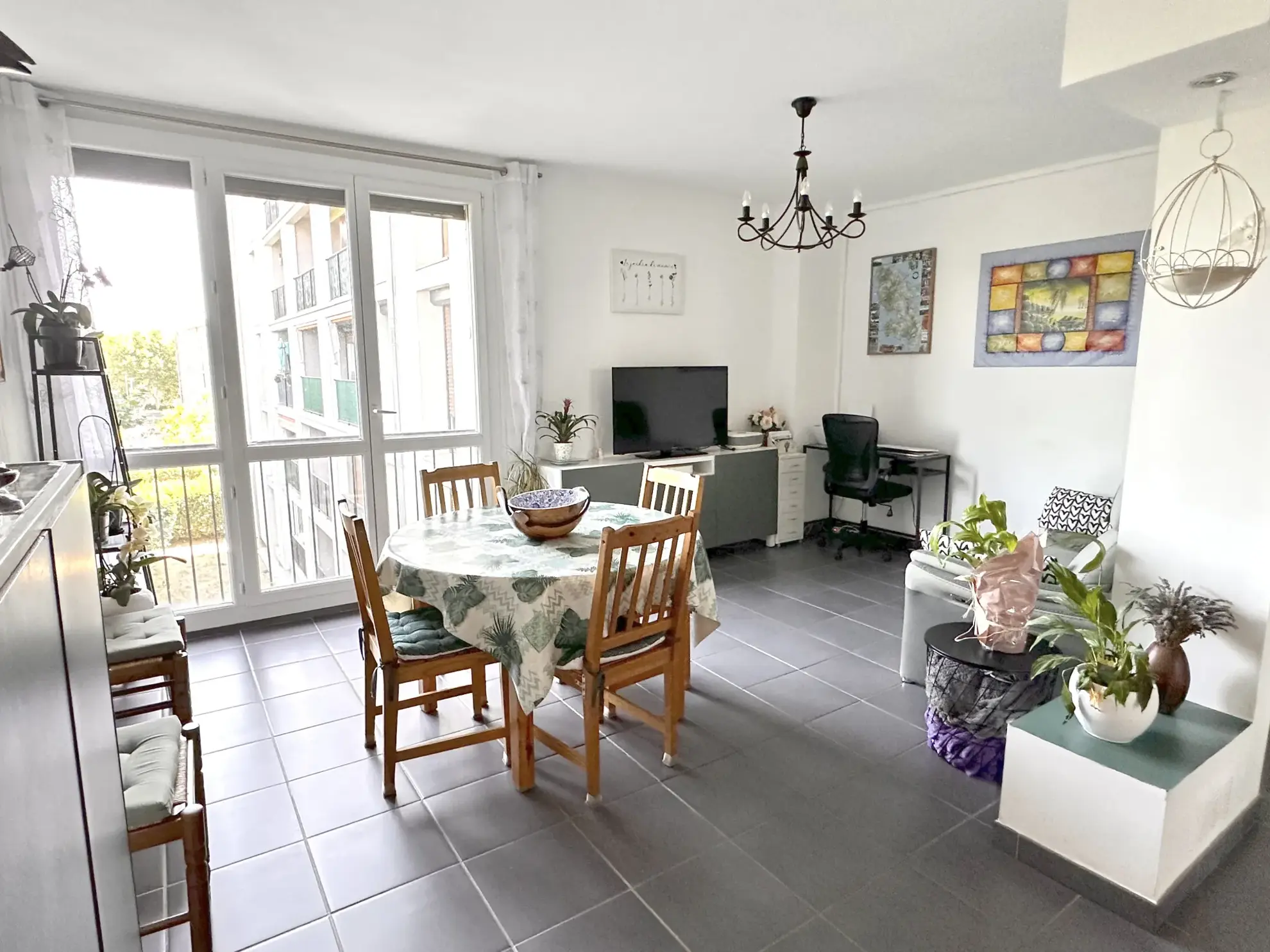 Appartement T4 avec climatisation et isolation 2024 à Salon-de-Provence, résidence sécurisée 