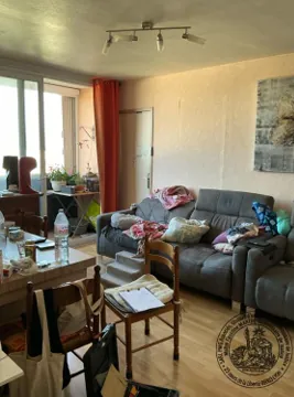 Appartement F4 à Sainte Foy Lès Lyon en vente aux enchères - 65 m² avec balcon et cave 