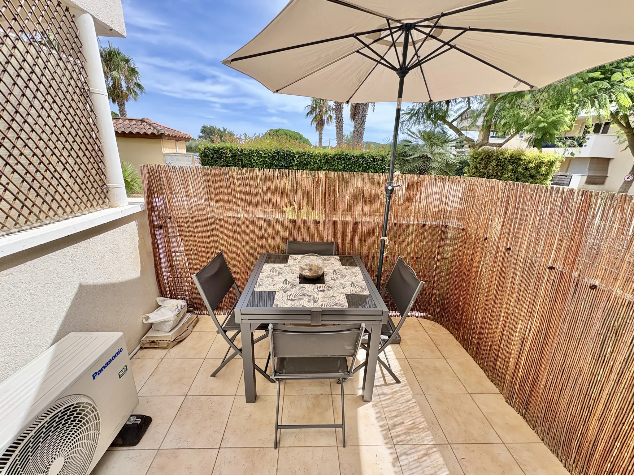 Appartement T2 avec terrasse, parking et piscine à La Seyne-sur-Mer 