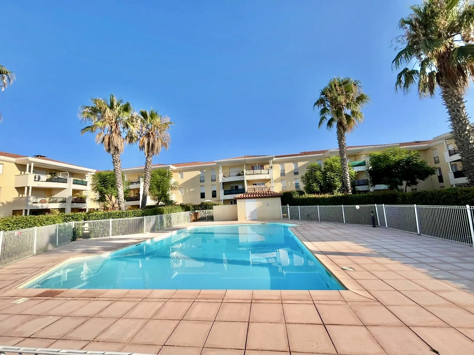 Appartement T2 avec terrasse, parking et piscine à La Seyne-sur-Mer 