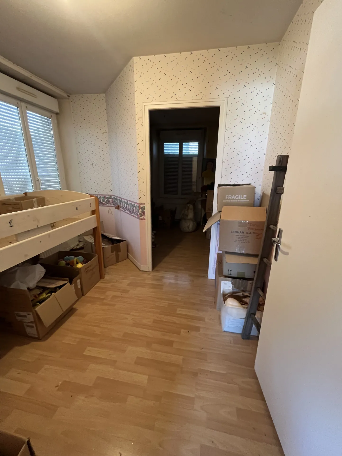 Immeuble de commerce de 350 m² à Thouars avec appartement et accès PMR 