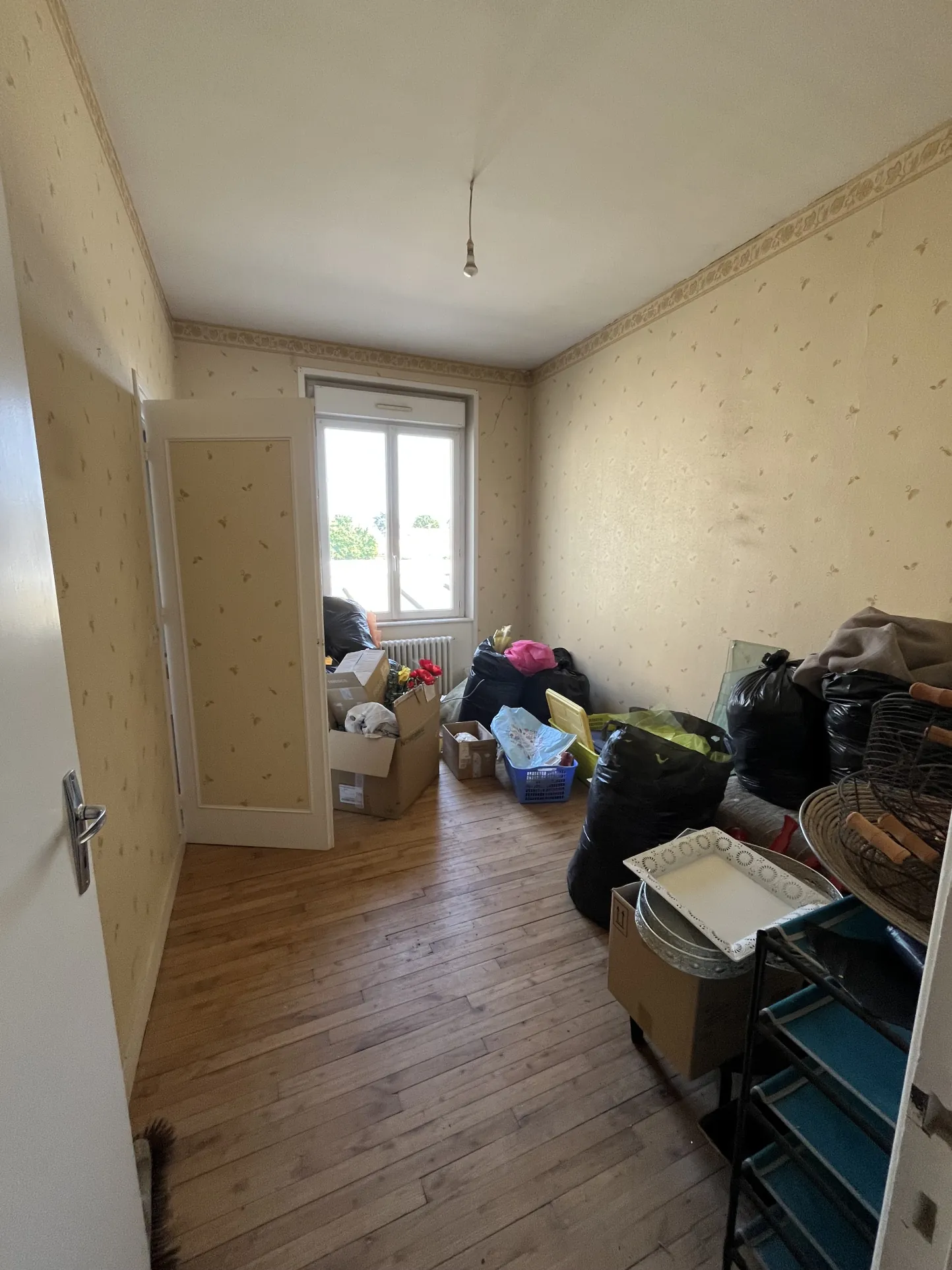 Immeuble de commerce de 350 m² à Thouars avec appartement et accès PMR 