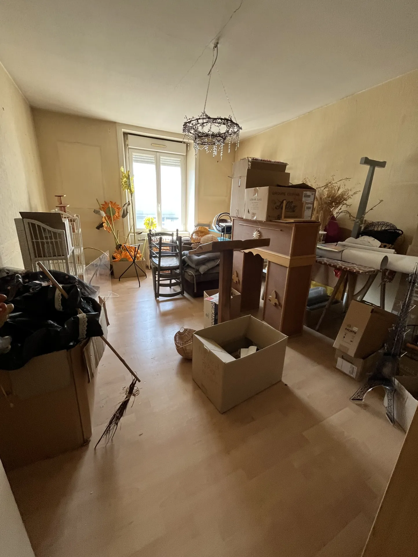 Immeuble de commerce de 350 m² à Thouars avec appartement et accès PMR 