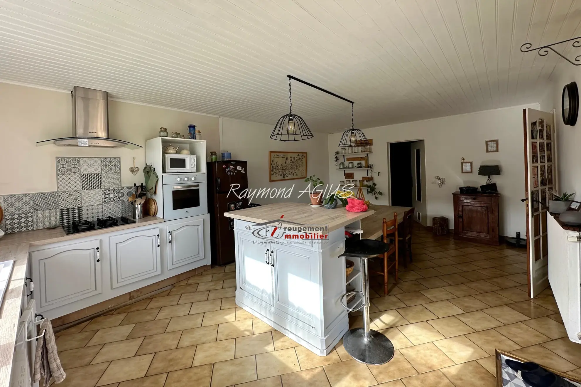 Maison traditionnelle en pierre avec 3 chambres, jardin et dépendances dans l'Entre-Deux-Mers 