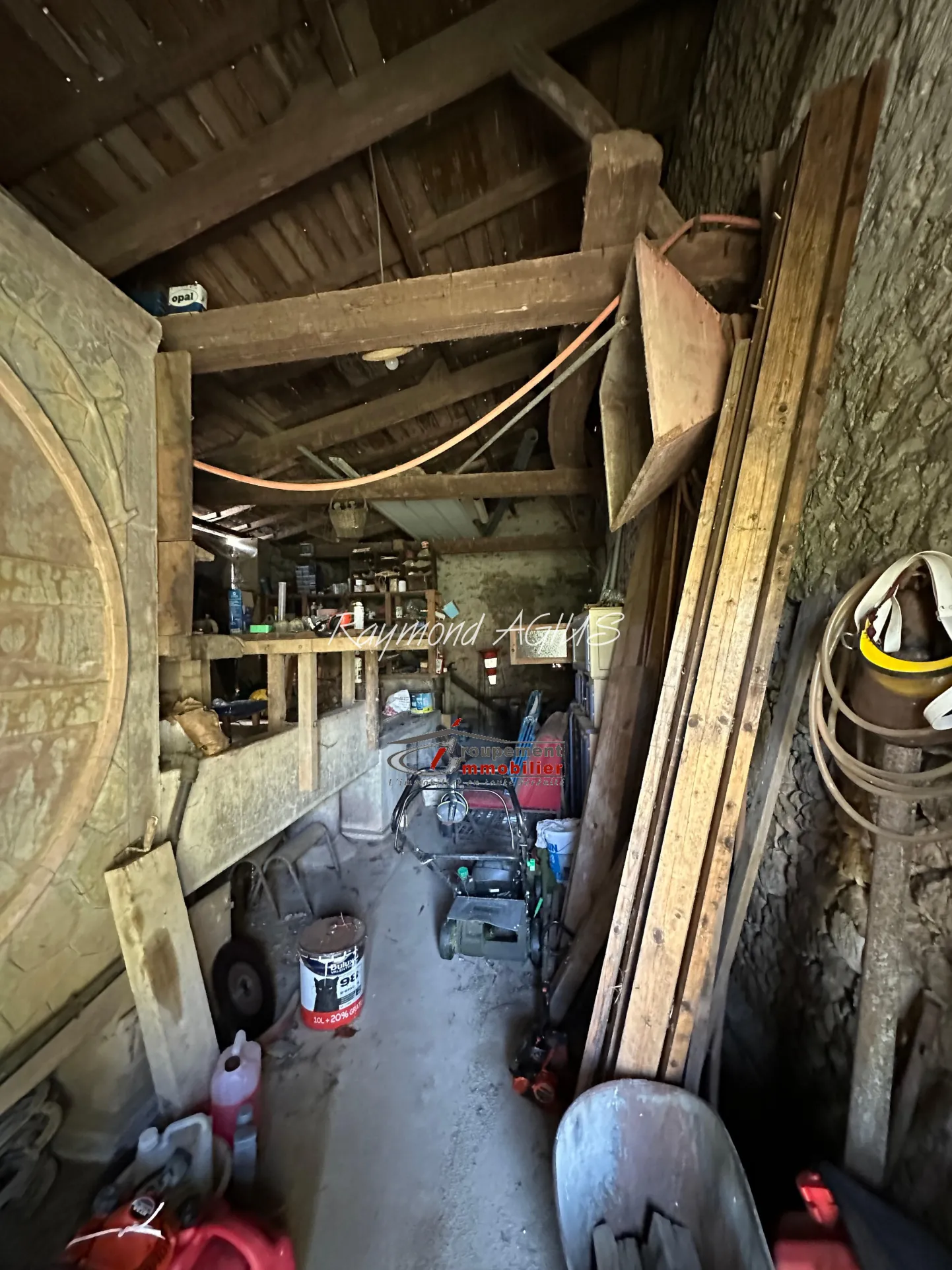 Maison traditionnelle en pierre avec 3 chambres, jardin et dépendances dans l'Entre-Deux-Mers 