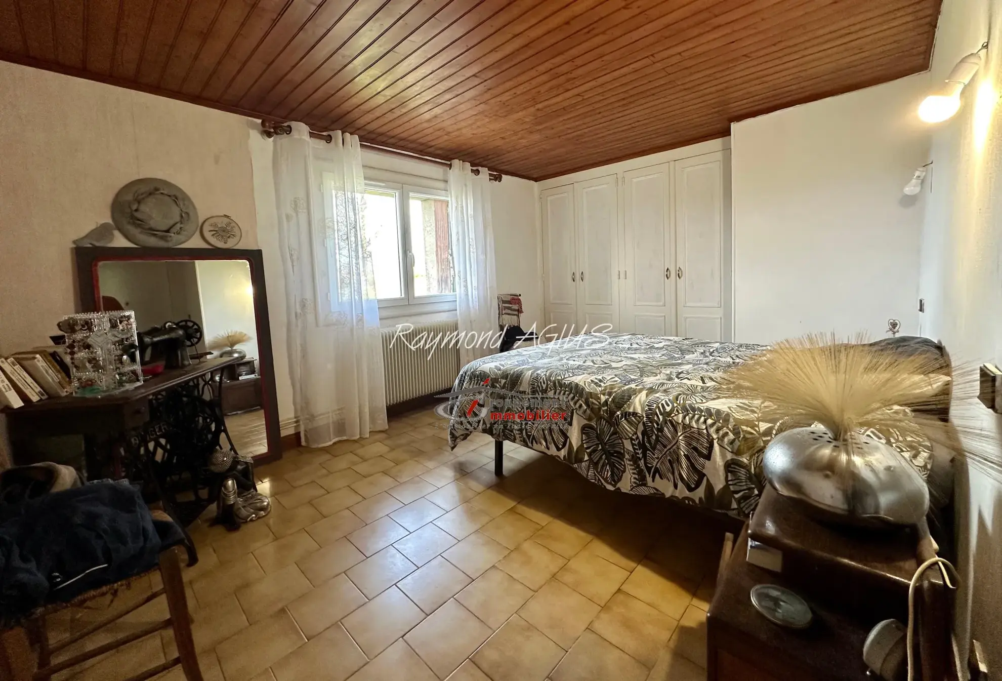 Maison traditionnelle en pierre avec 3 chambres, jardin et dépendances dans l'Entre-Deux-Mers 