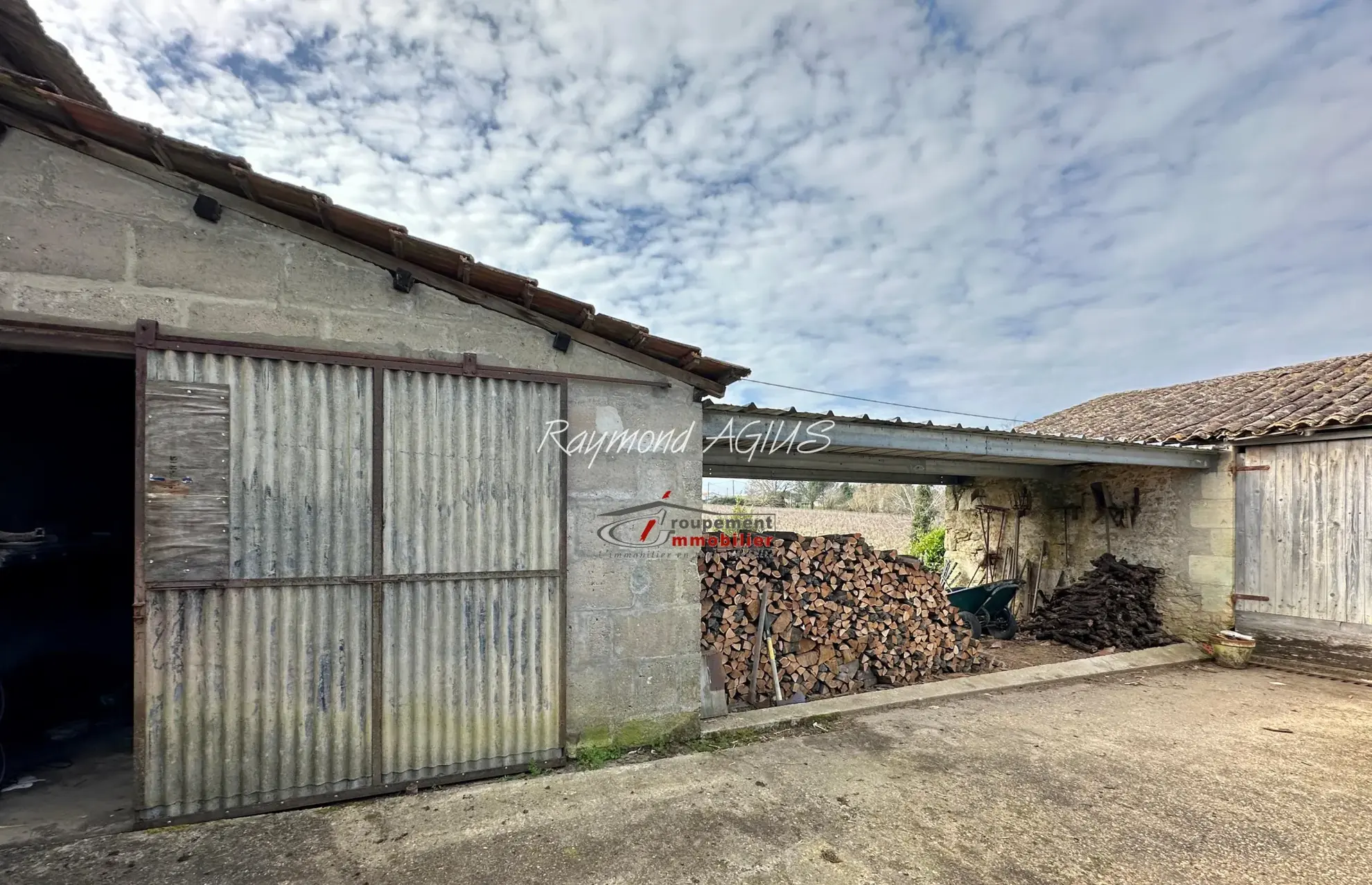 Maison traditionnelle en pierre avec 3 chambres, jardin et dépendances dans l'Entre-Deux-Mers 