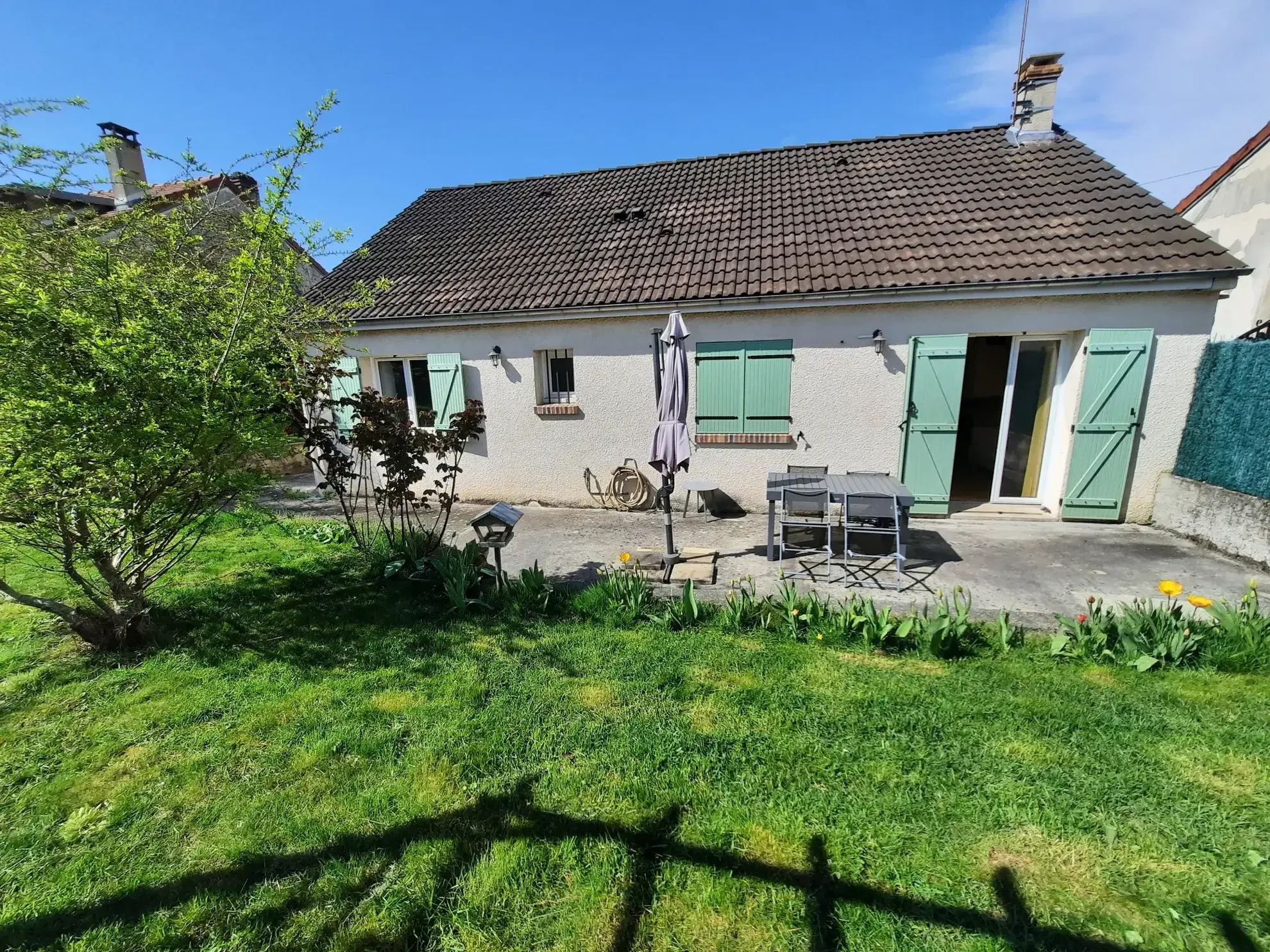 Maison de plain-pied à Nanteuil-les-Meaux avec jardin et garage