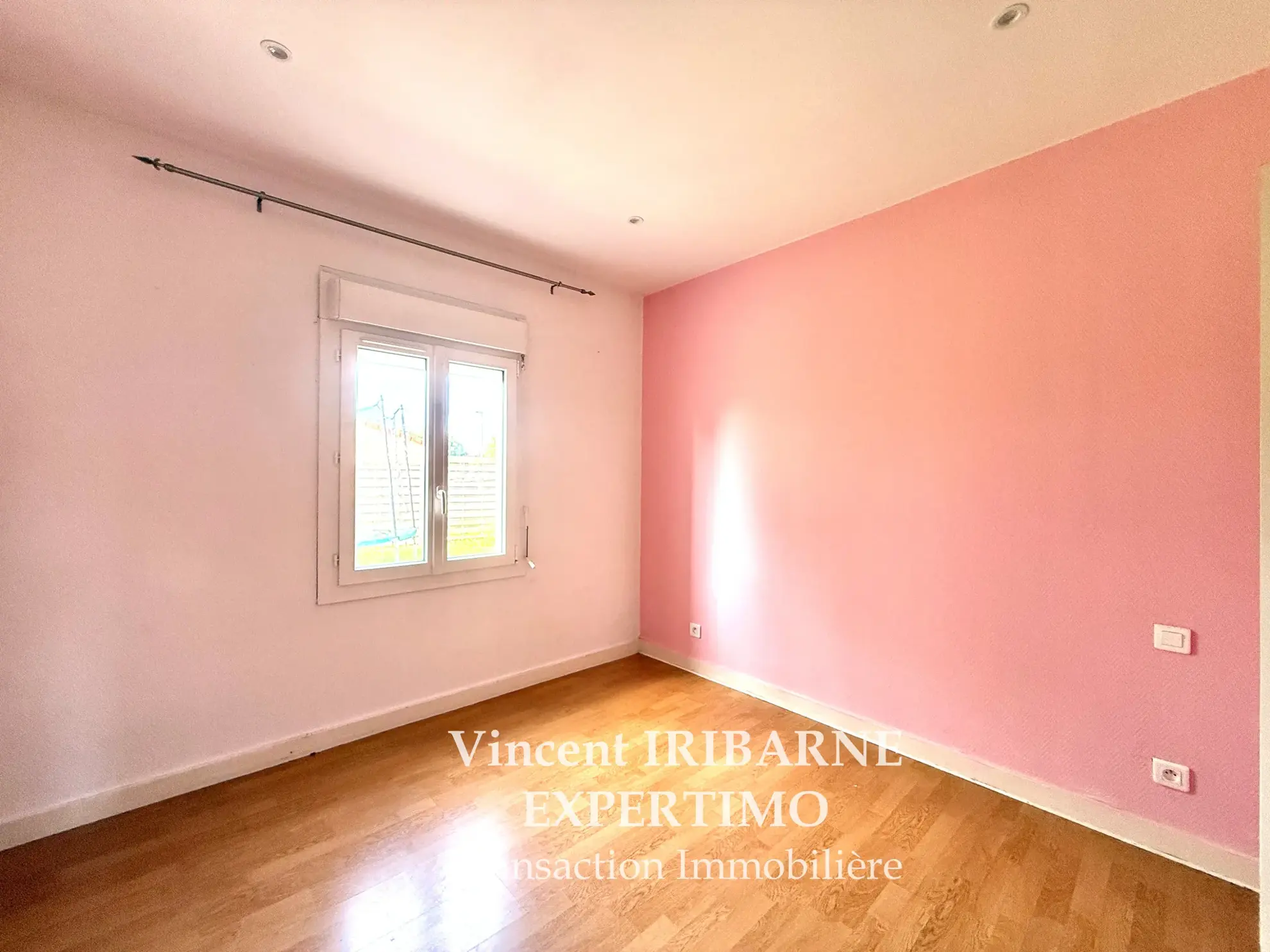 Maison de plain-pied avec 3 chambres et jardin à La Chapelle des Pots 