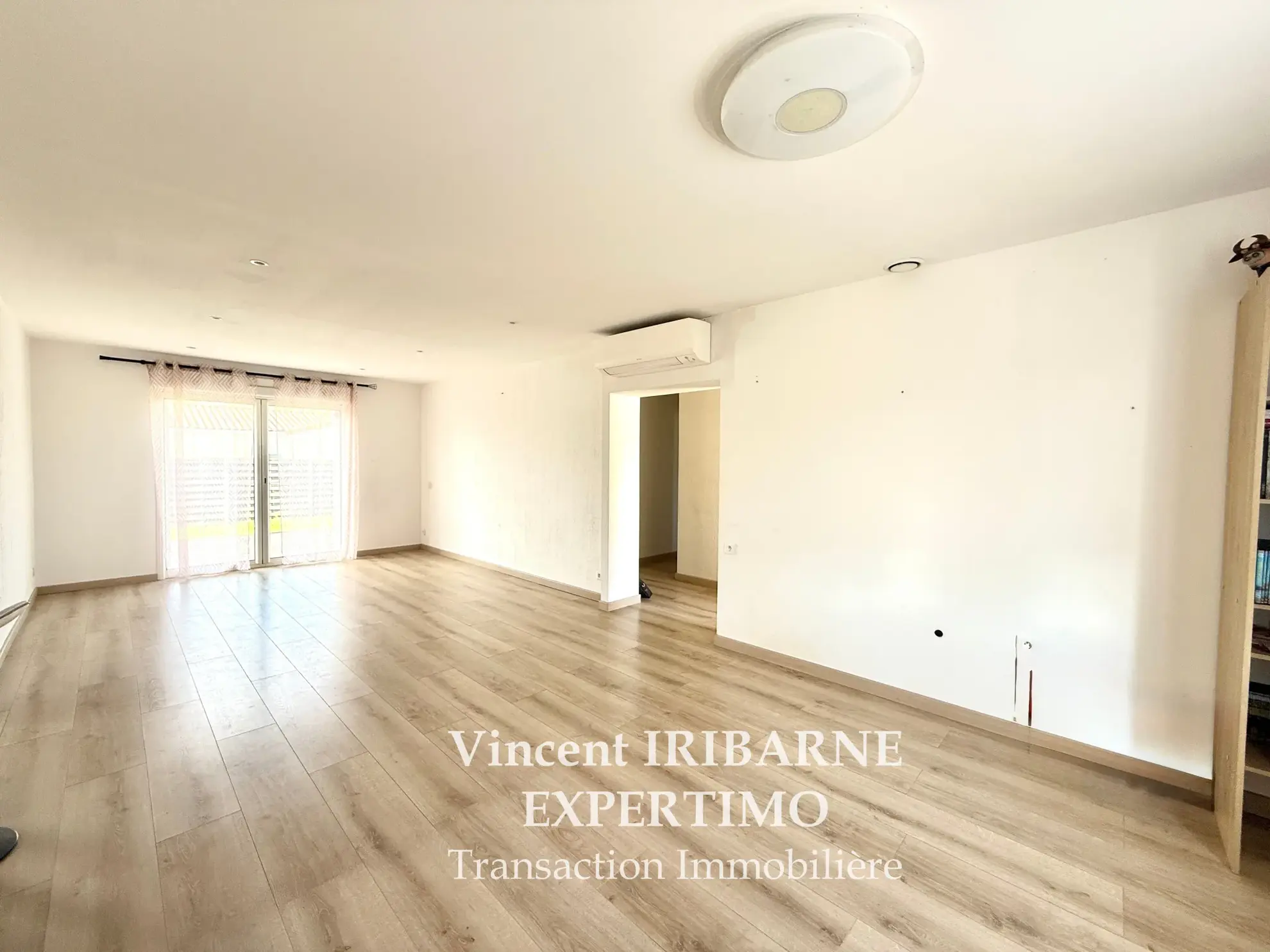 Maison de plain-pied avec 3 chambres et jardin à La Chapelle des Pots 