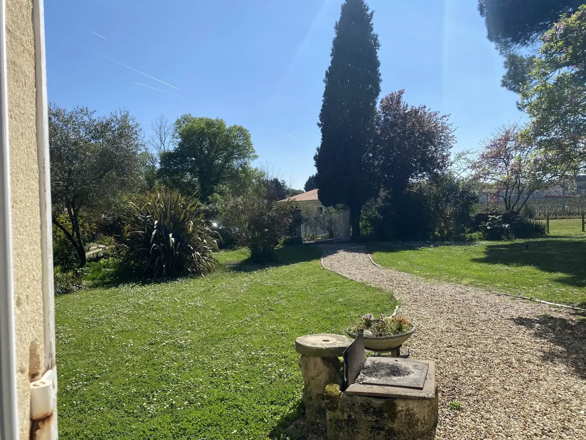 Charmante maison en pierre avec piscine et grand parc à Perissac 