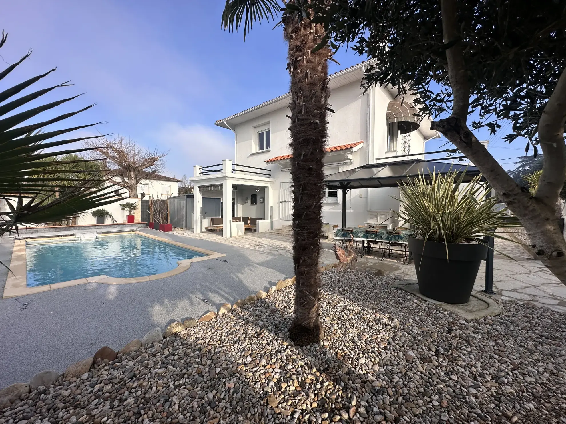 Villa d'architecte rénovée avec piscine et jardin à Villeneuve-sur-Lot