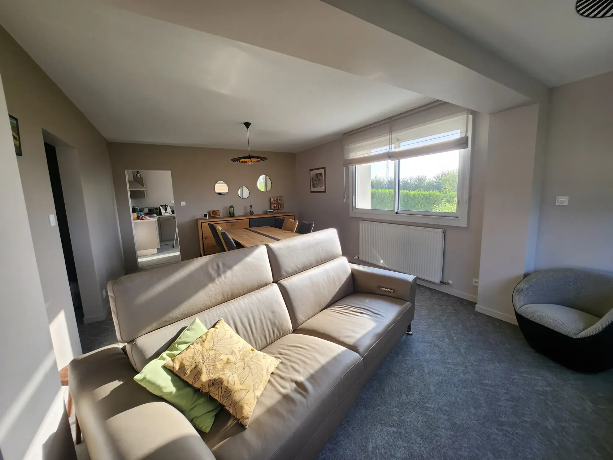 Maison rénovée en 2021 avec sous-sol, garage et terrain clos aux Magnils Reigniers 