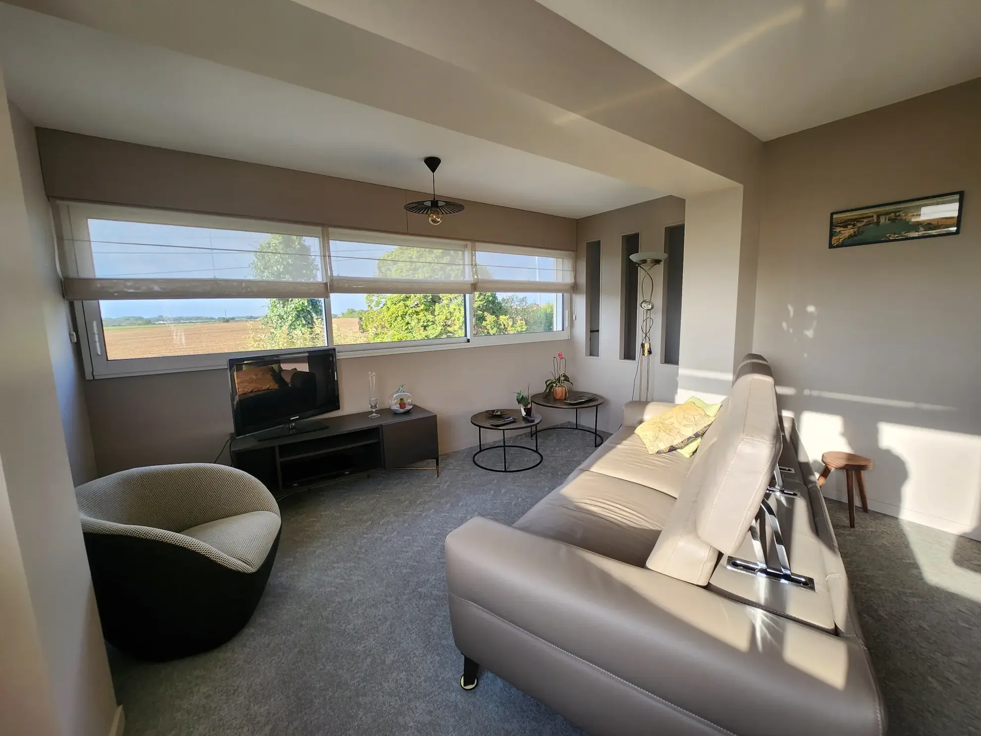 Maison rénovée en 2021 avec sous-sol, garage et terrain clos aux Magnils Reigniers 