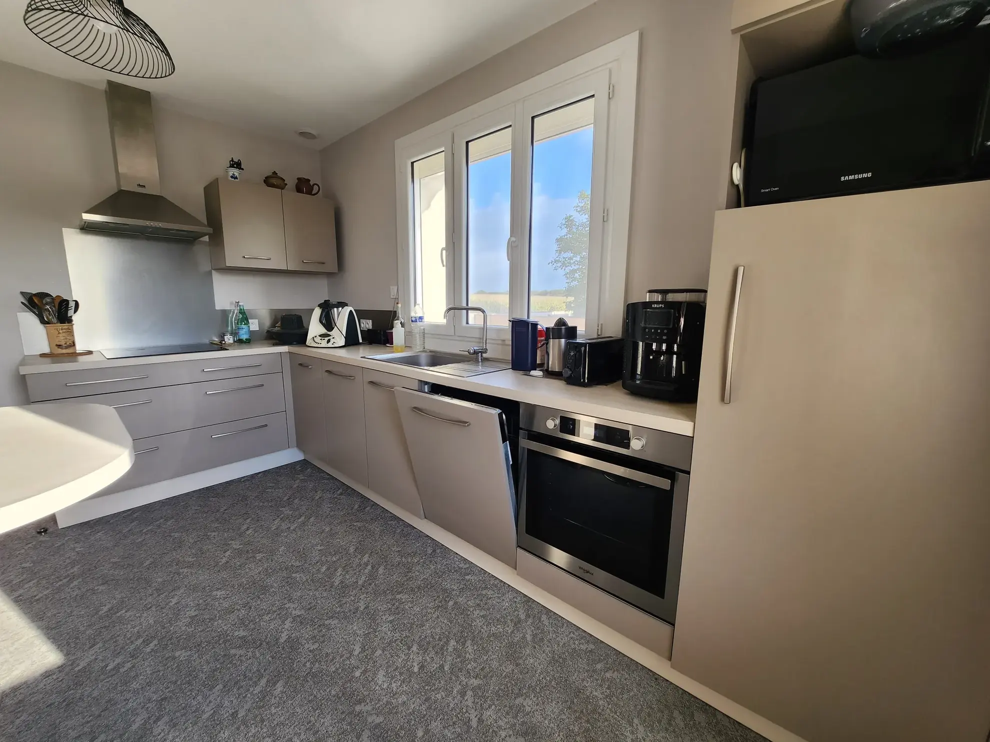 Maison rénovée en 2021 avec sous-sol, garage et terrain clos aux Magnils Reigniers 