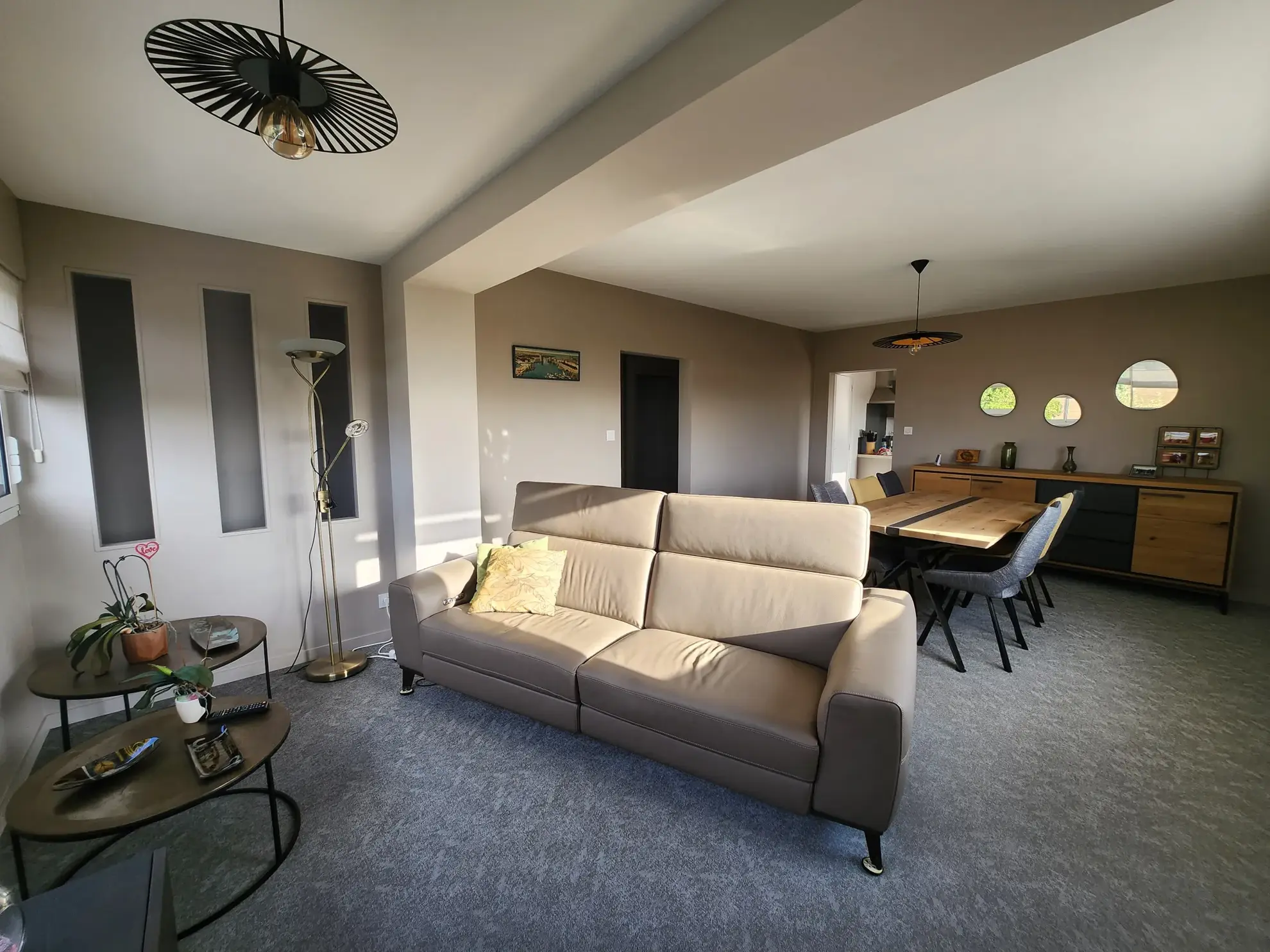 Maison rénovée en 2021 avec sous-sol, garage et terrain clos aux Magnils Reigniers 