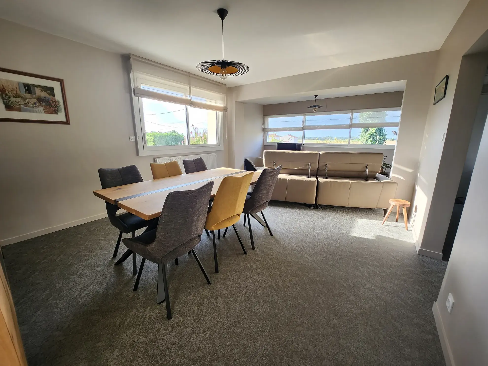 Maison rénovée en 2021 avec sous-sol, garage et terrain clos aux Magnils Reigniers 