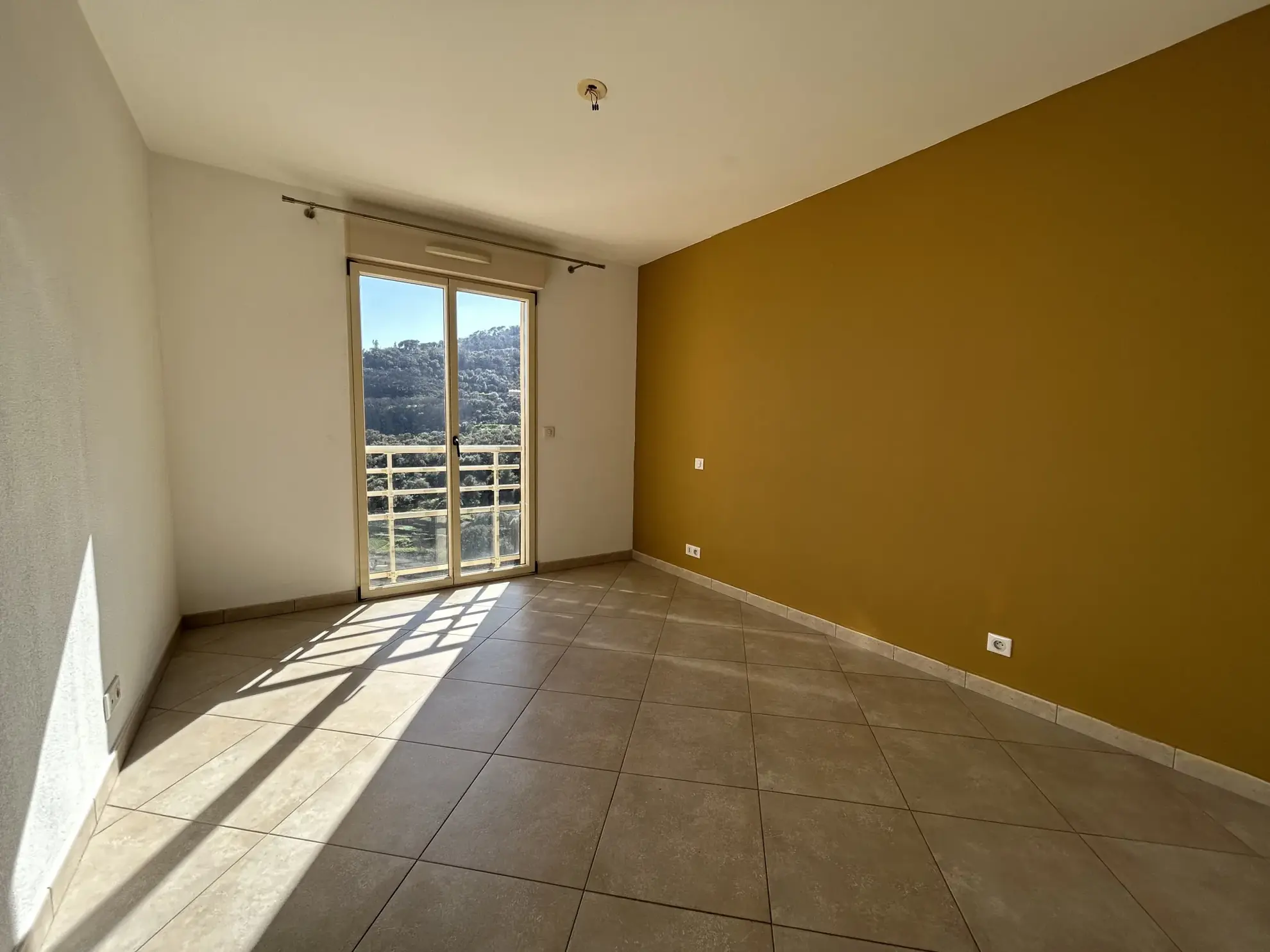 Appartement T3 lumineux avec deux terrasses à Ville di Pietrabugno 