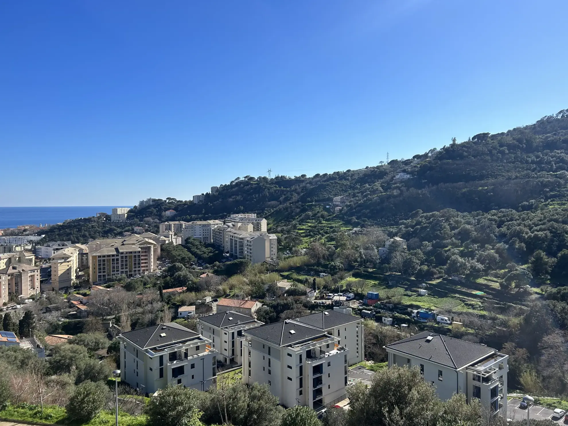 Appartement T3 lumineux avec deux terrasses à Ville di Pietrabugno 