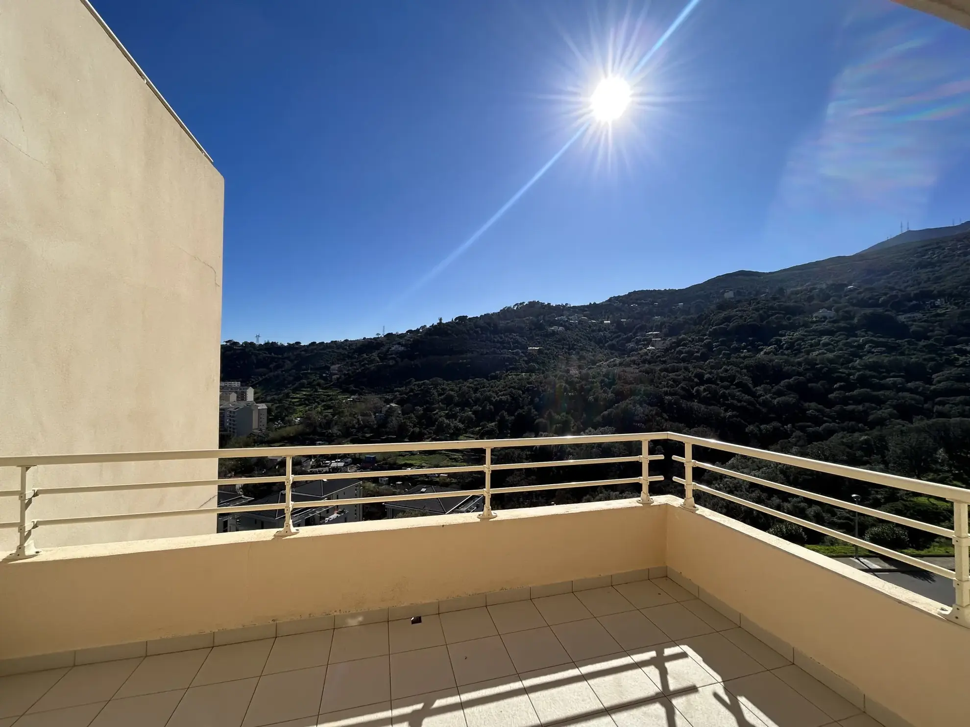 Appartement T3 lumineux avec deux terrasses à Ville di Pietrabugno 