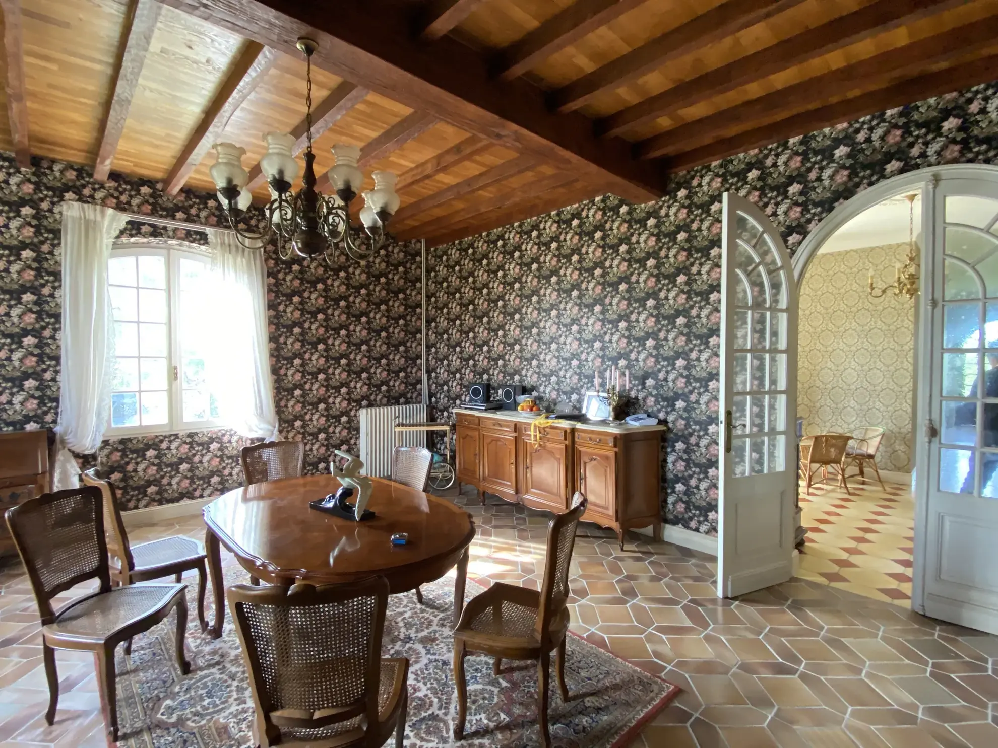 Maison à rénover avec 4 chambres, jardin de 8000m² et terrain constructible près de La Réole 