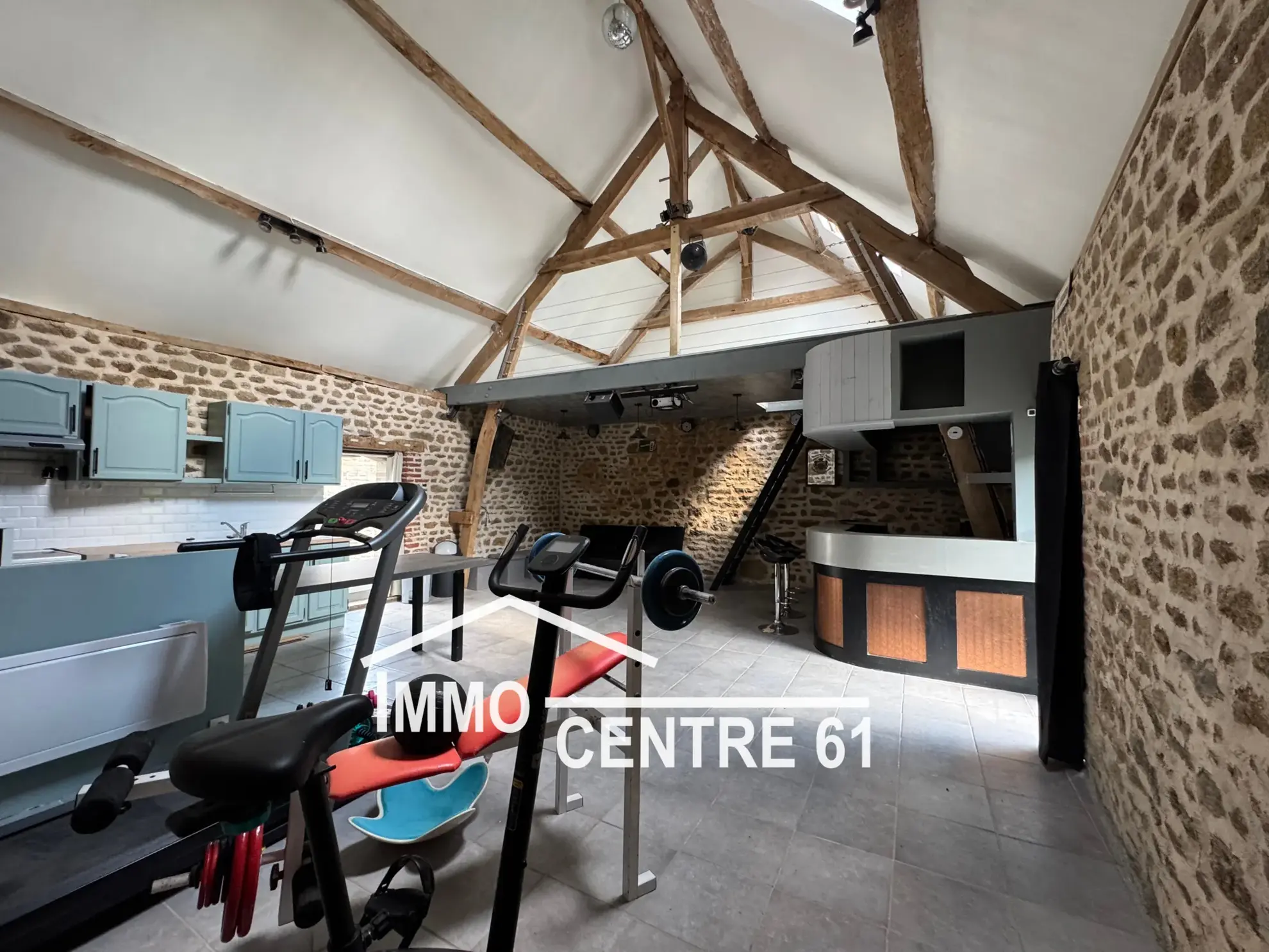 Vaste maison avec gîte potentiel à Carrouges - 4 chambres et jardin sans vis-à-vis 