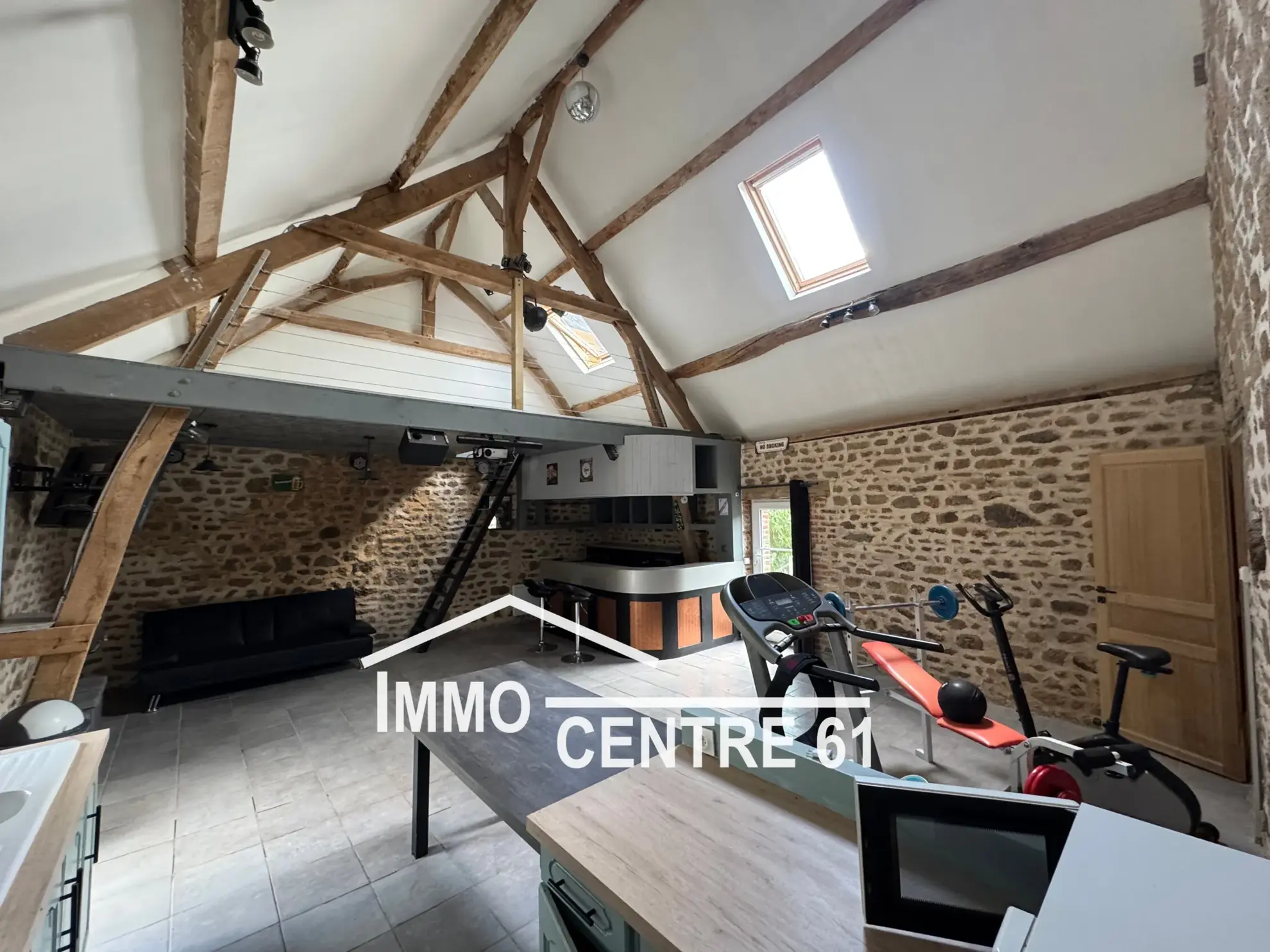 Vaste maison avec gîte potentiel à Carrouges - 4 chambres et jardin sans vis-à-vis 