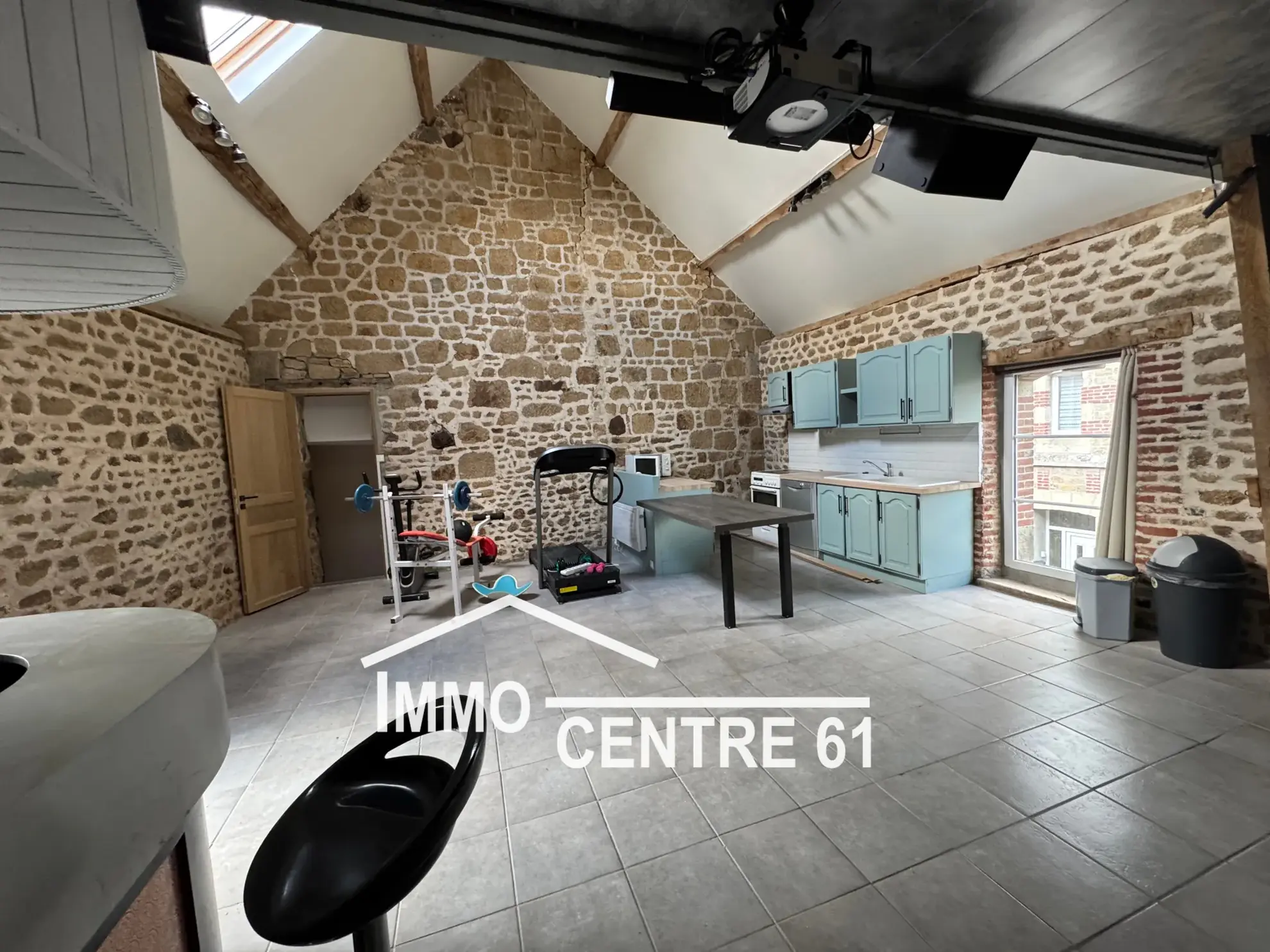 Vaste maison avec gîte potentiel à Carrouges - 4 chambres et jardin sans vis-à-vis 