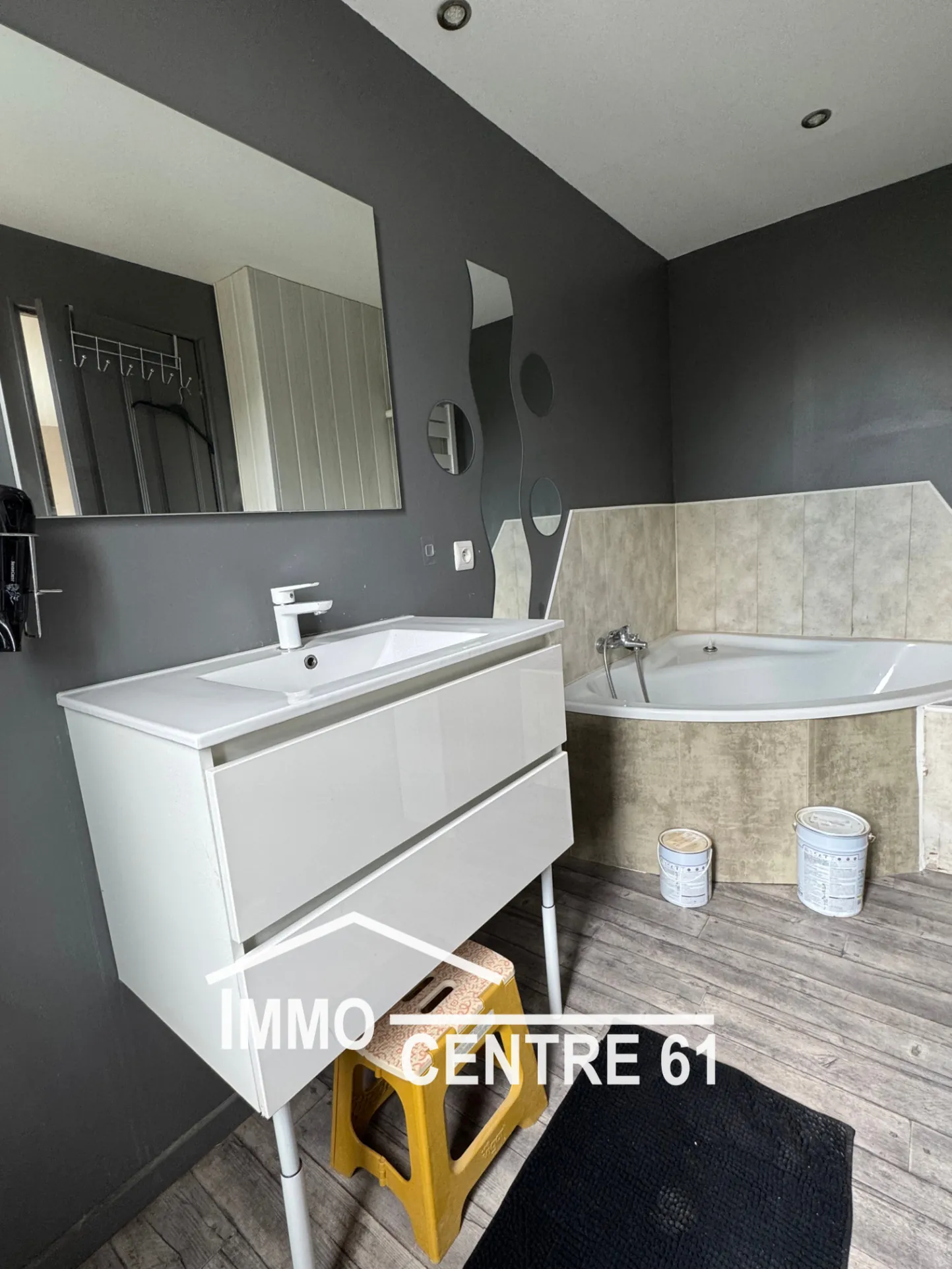 Vaste maison avec gîte potentiel à Carrouges - 4 chambres et jardin sans vis-à-vis 