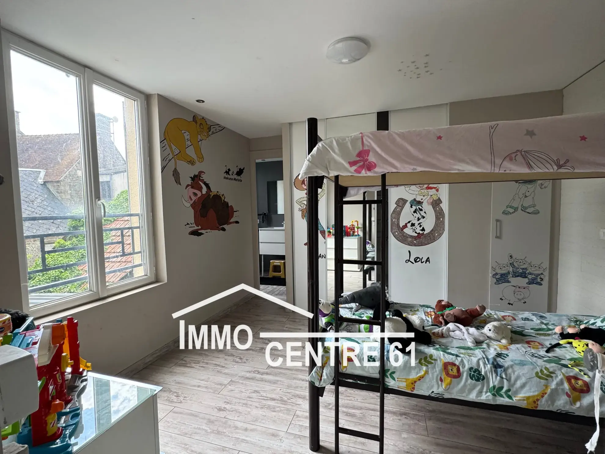 Vaste maison avec gîte potentiel à Carrouges - 4 chambres et jardin sans vis-à-vis 