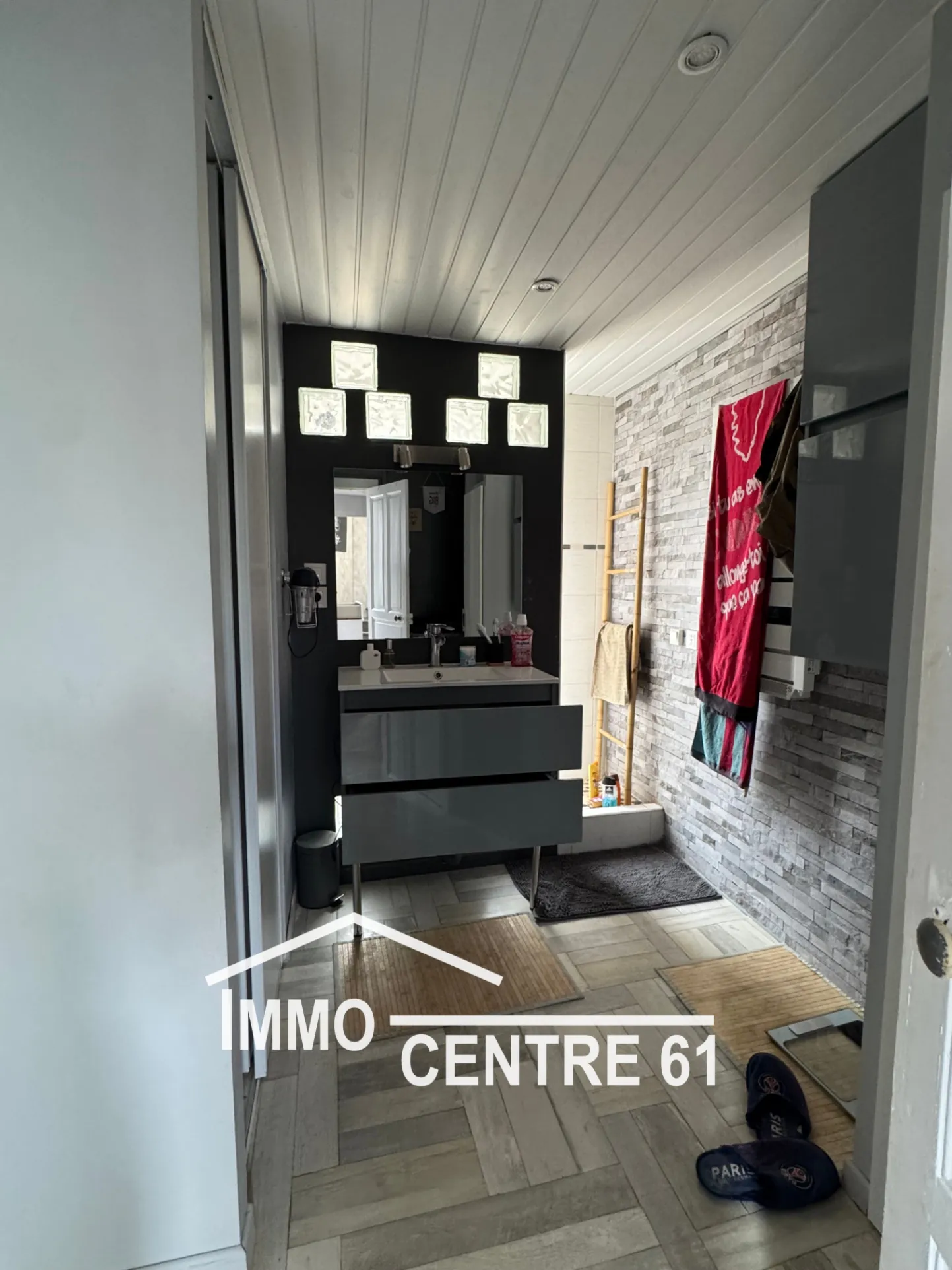 Vaste maison avec gîte potentiel à Carrouges - 4 chambres et jardin sans vis-à-vis 