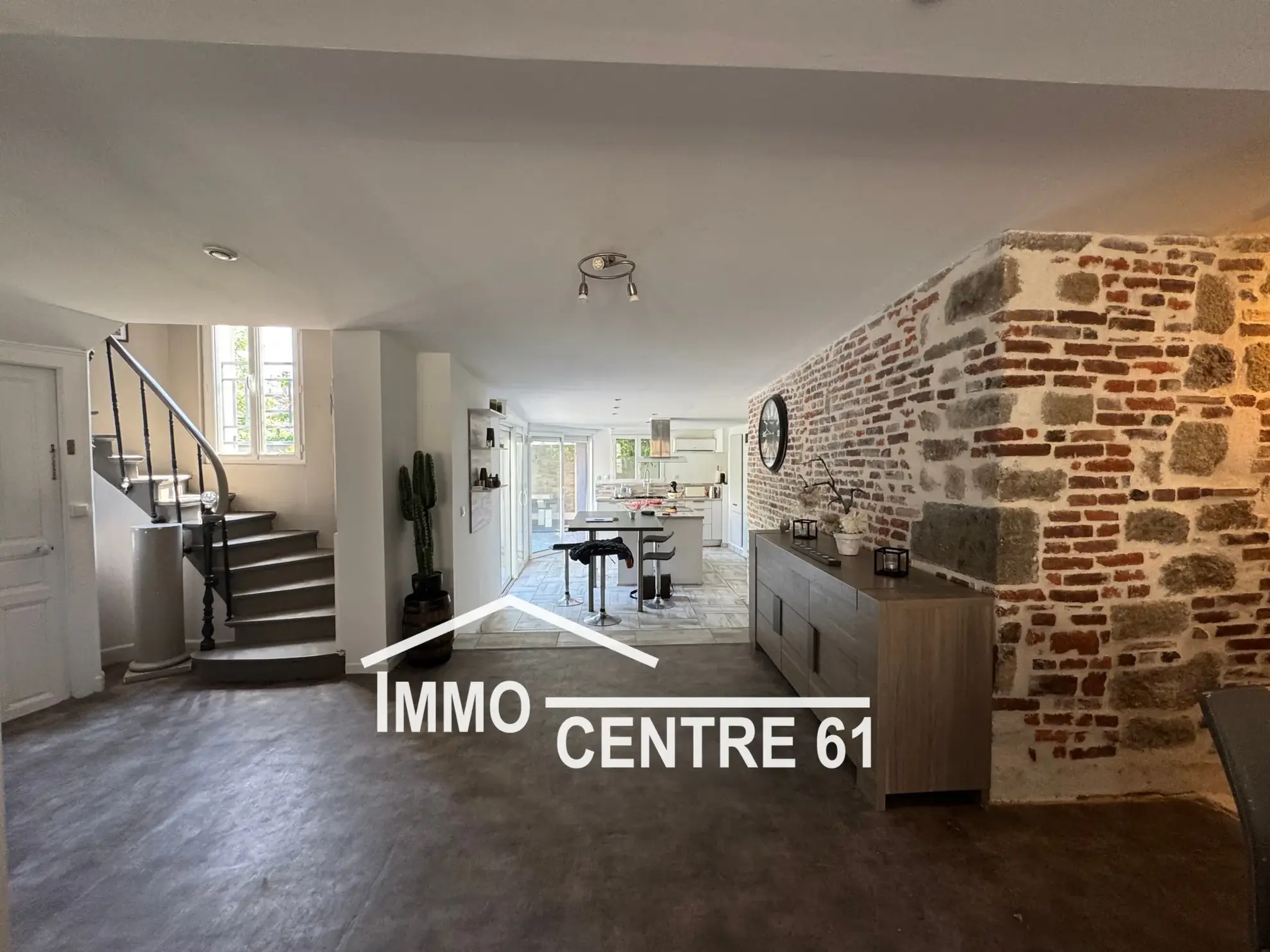 Vaste maison avec gîte potentiel à Carrouges - 4 chambres et jardin sans vis-à-vis 