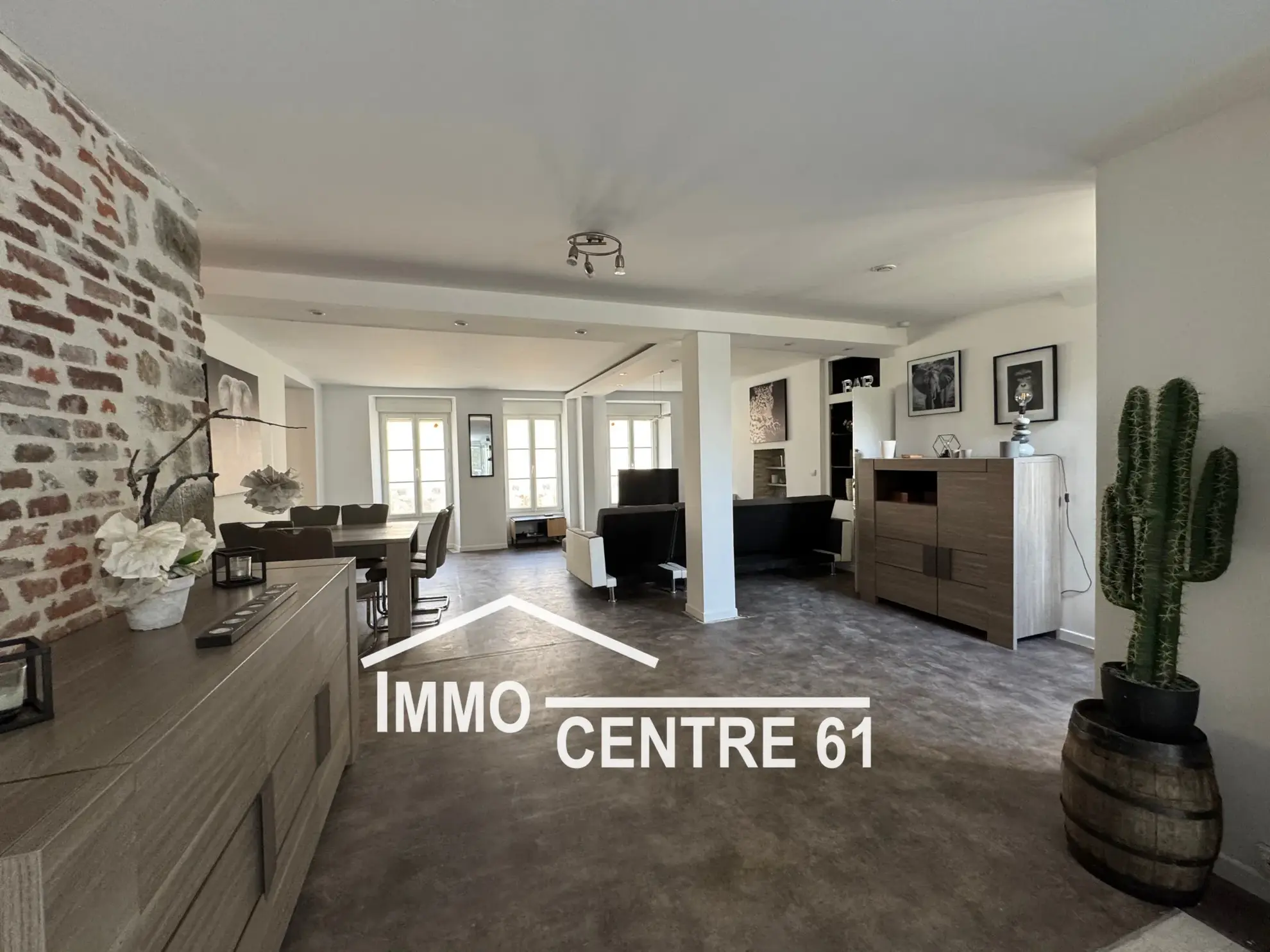 Vaste maison avec gîte potentiel à Carrouges - 4 chambres et jardin sans vis-à-vis 