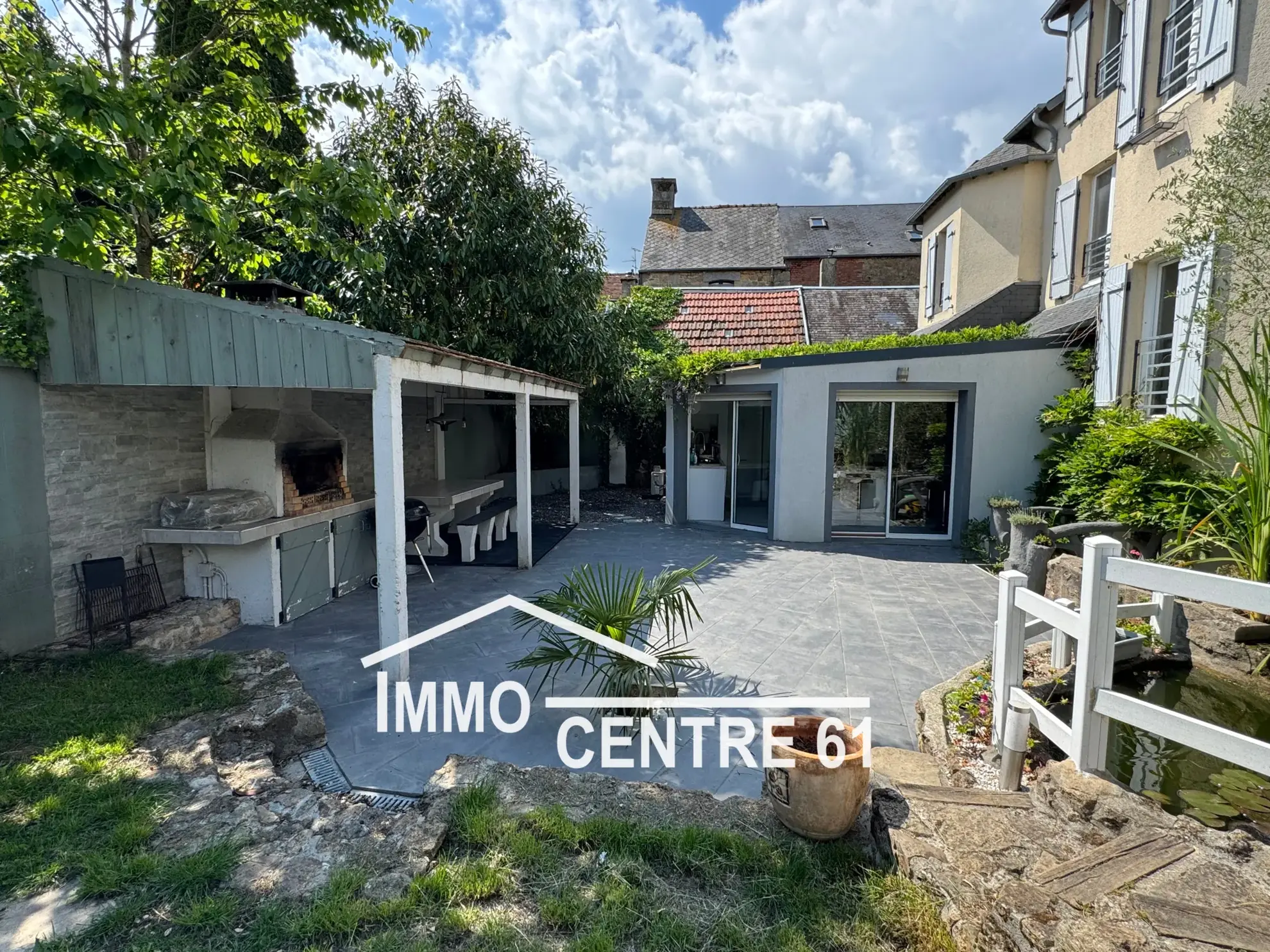 Vaste maison avec gîte potentiel à Carrouges - 4 chambres et jardin sans vis-à-vis 