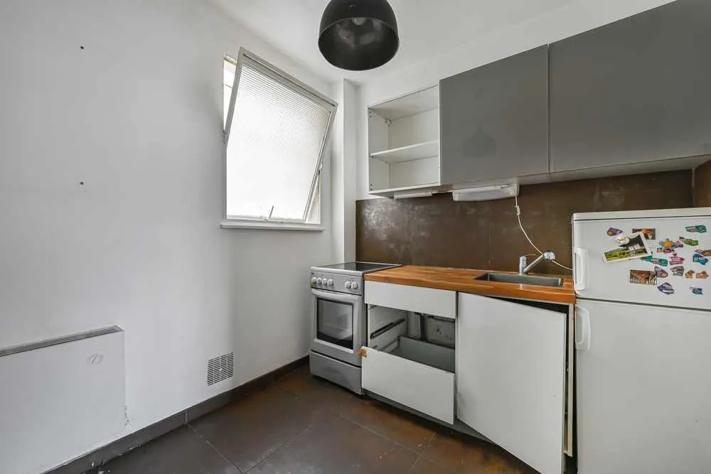 Appartement de 27,5 m² avec vue dégagée à Paris 10ème limite 11ème 