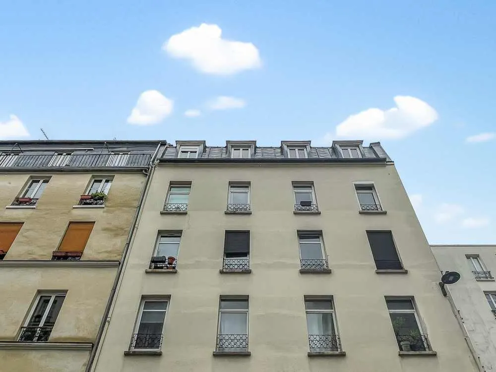Appartement de 27,5 m² avec vue dégagée à Paris 10ème limite 11ème 