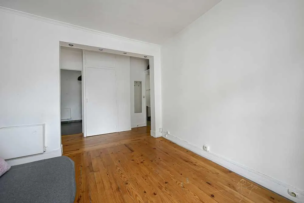 Appartement de 27,5 m² avec vue dégagée à Paris 10ème limite 11ème 