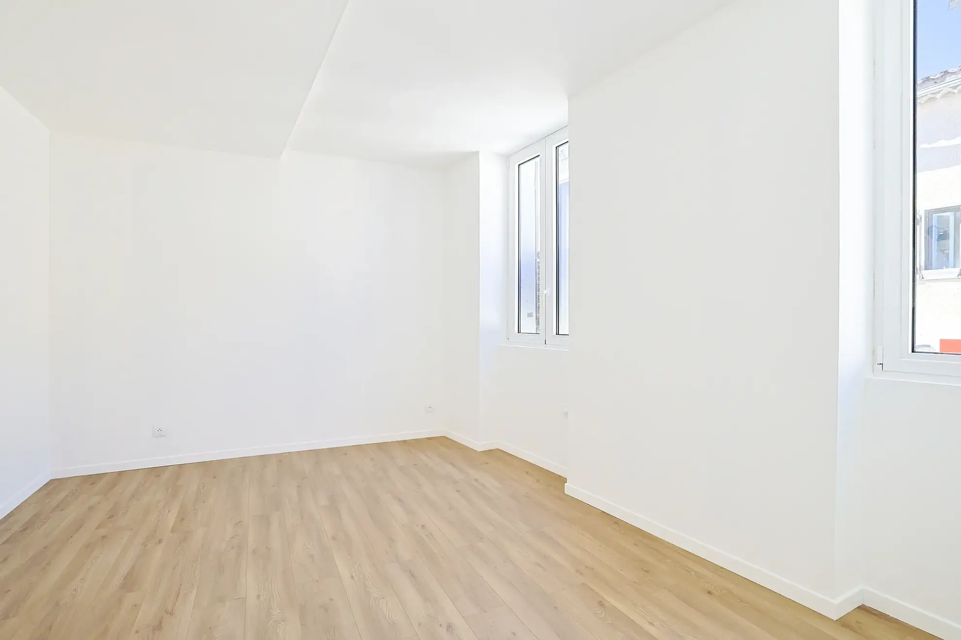 Appartement T3 à Sollies Pont de 83 m² avec grand potentiel au centre-ville 