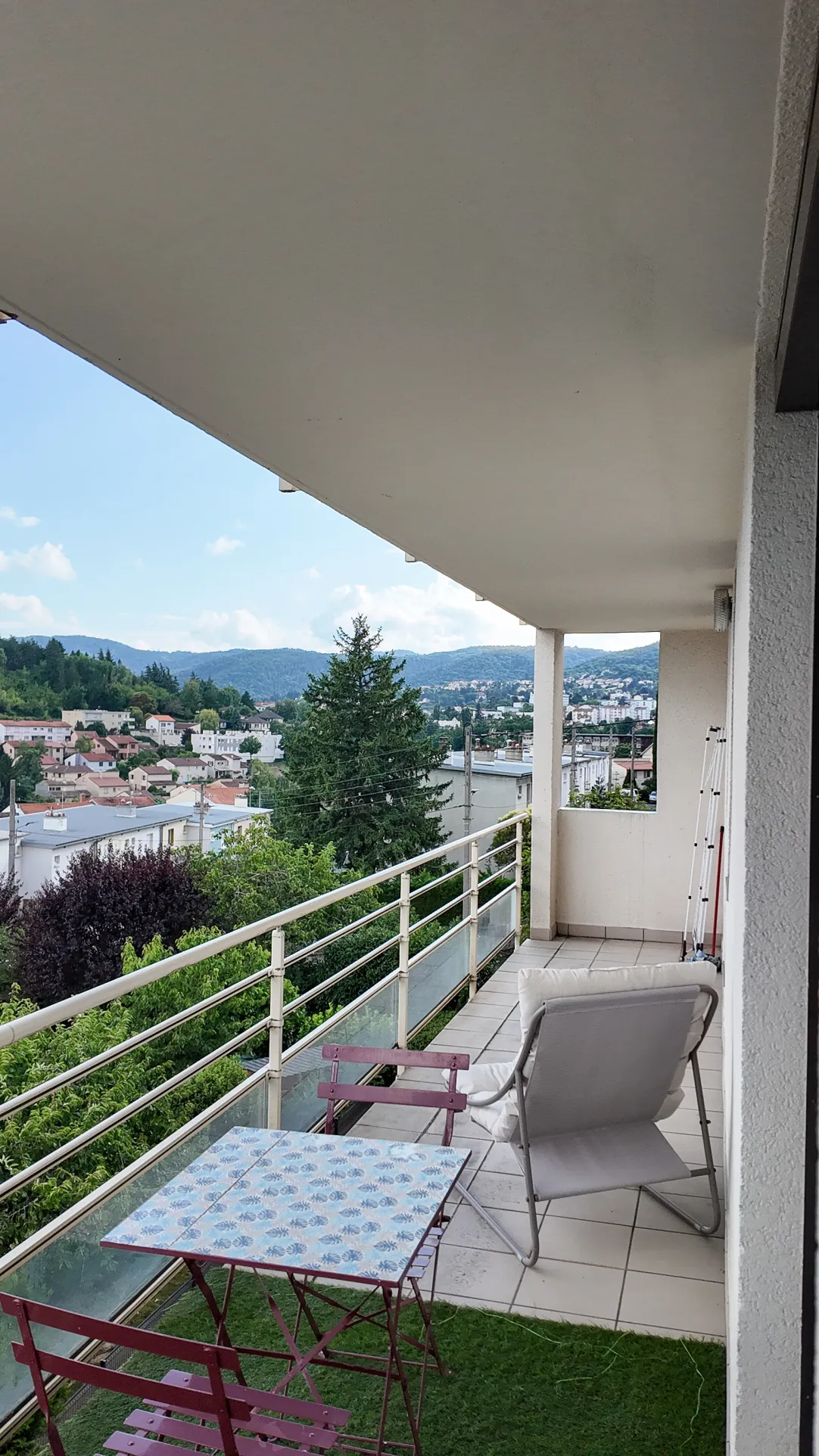 Charmant T2 de 56,62 m² avec balcon, garage privé et vue imprenable sur la cathédrale de Clermont-Ferrand 