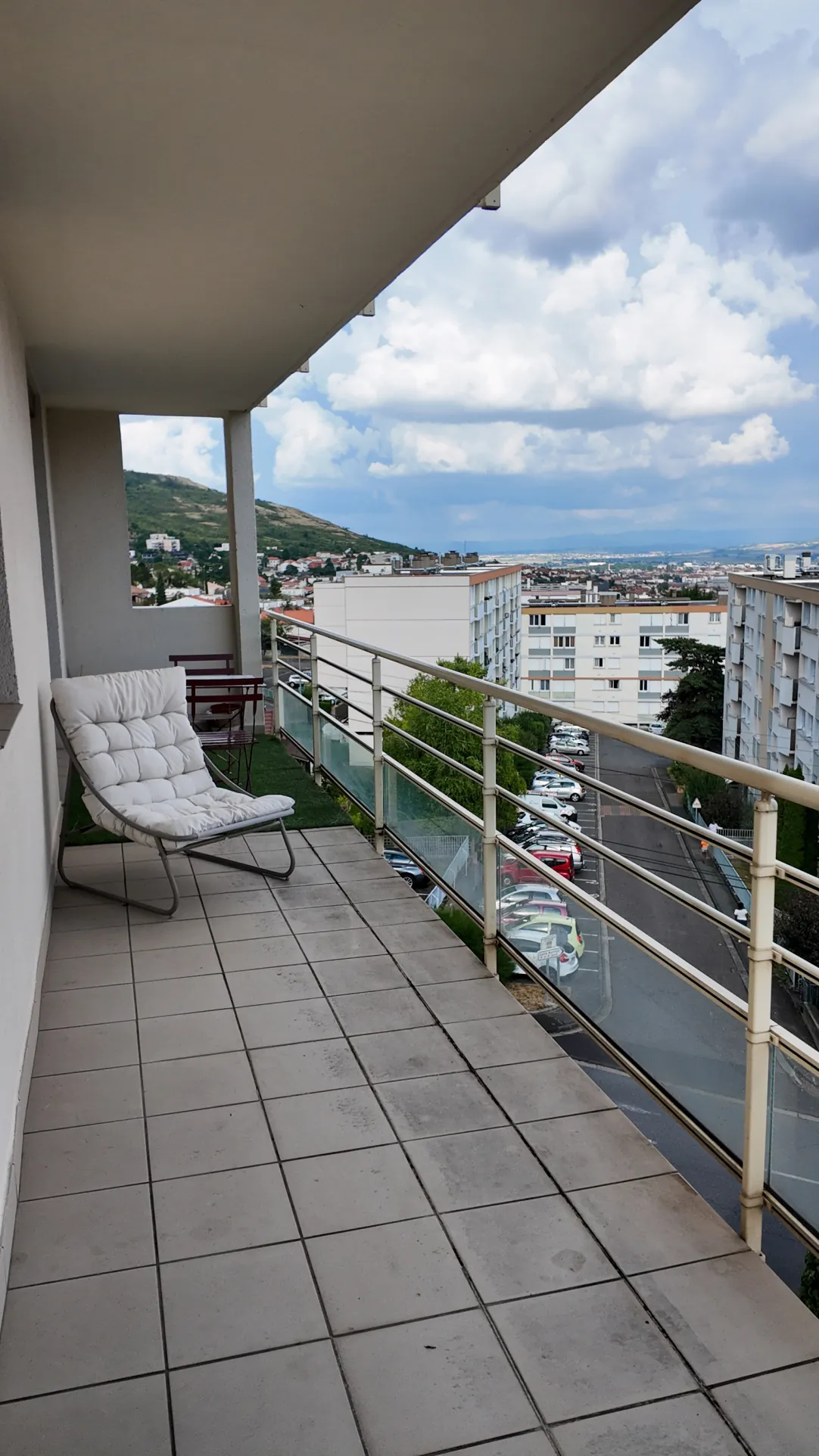 Charmant T2 de 56,62 m² avec balcon, garage privé et vue imprenable sur la cathédrale de Clermont-Ferrand 