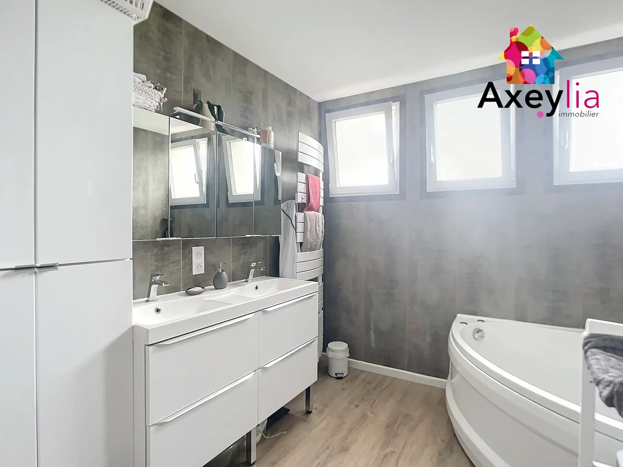 Maison rénovée avec piscine, 3 chambres, grand terrain proche Charlieu 