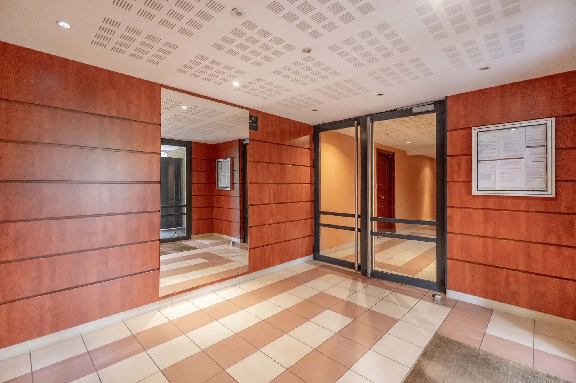 Appartement T2 lumineux de 45 m² avec terrasse et parking sécurisé à Marseille 