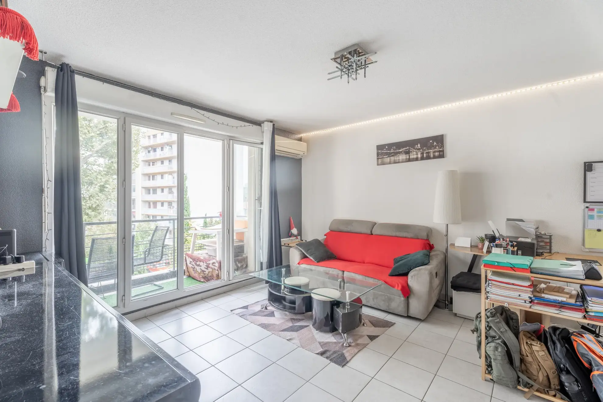 Appartement T2 lumineux de 45 m² avec terrasse et parking sécurisé à Marseille 
