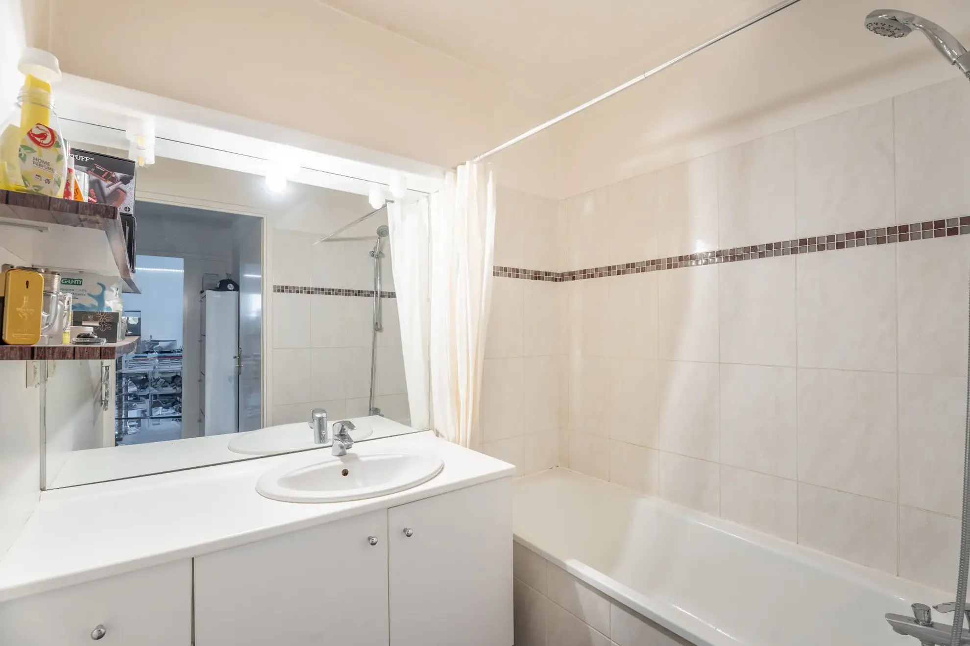 Appartement T2 lumineux de 45 m² avec terrasse et parking sécurisé à Marseille 