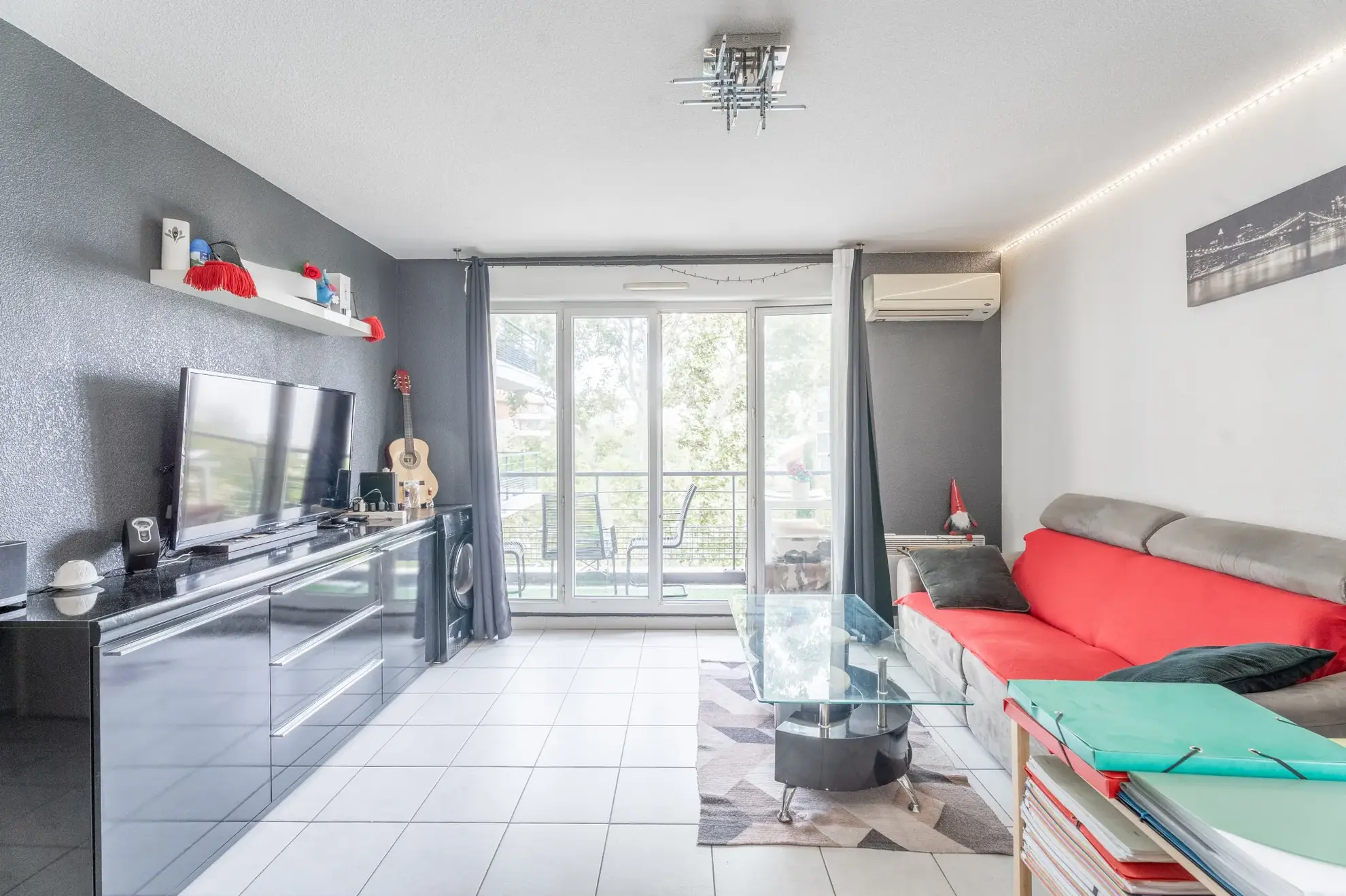 Appartement T2 lumineux de 45 m² avec terrasse et parking sécurisé à Marseille 