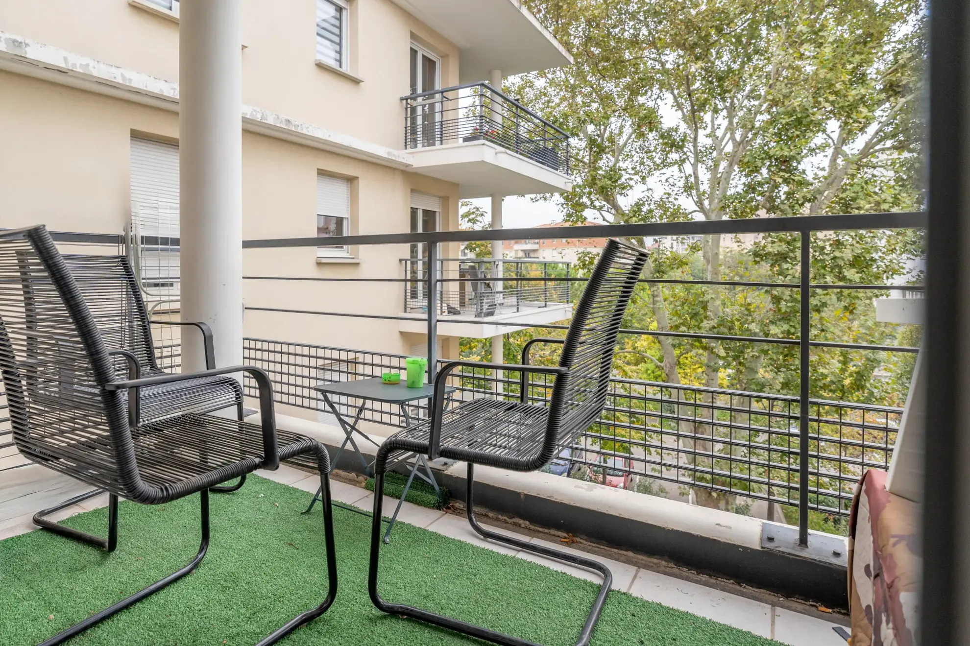 Appartement T2 lumineux de 45 m² avec terrasse et parking sécurisé à Marseille 
