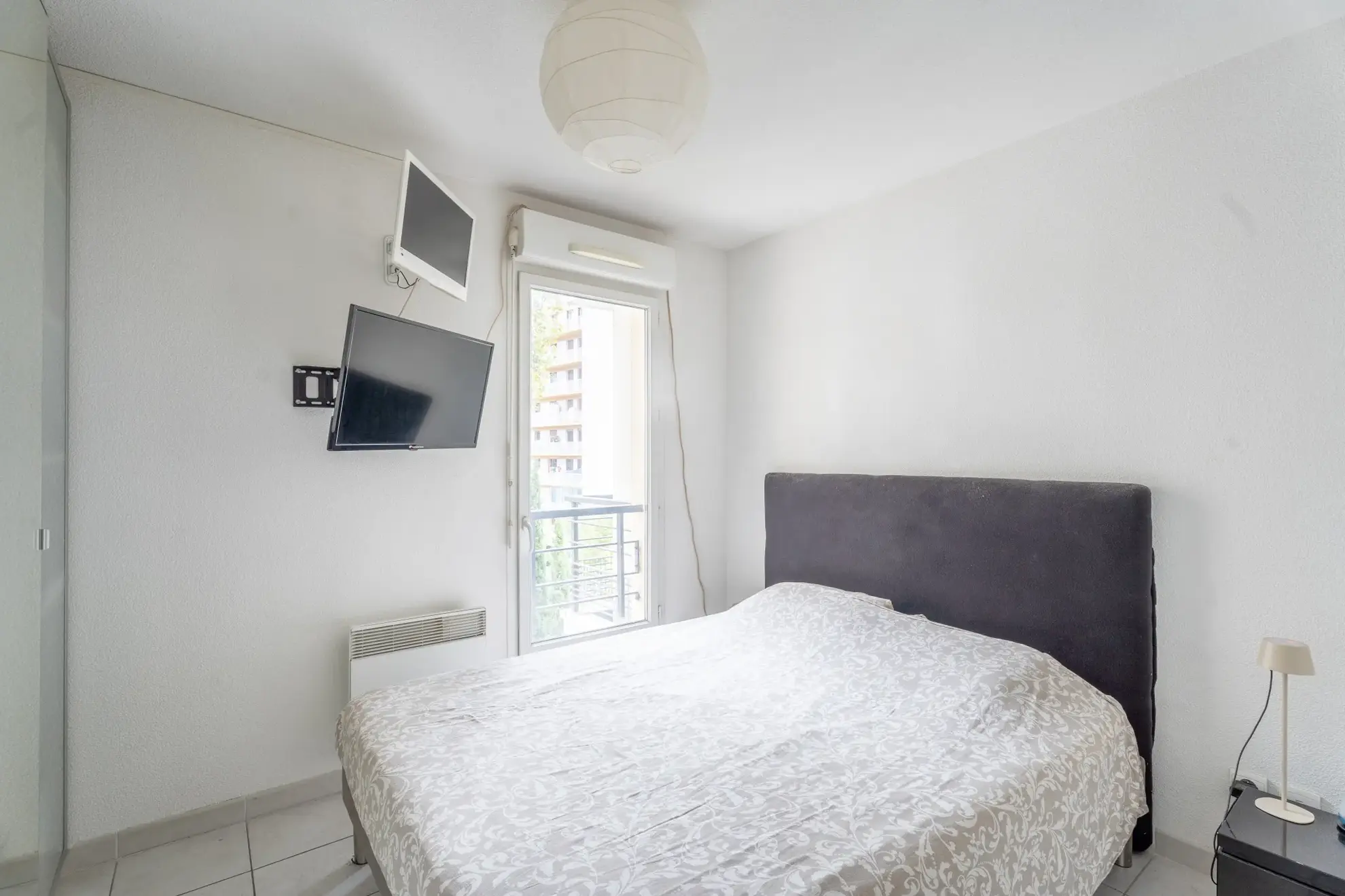 Appartement T2 lumineux de 45 m² avec terrasse et parking sécurisé à Marseille 