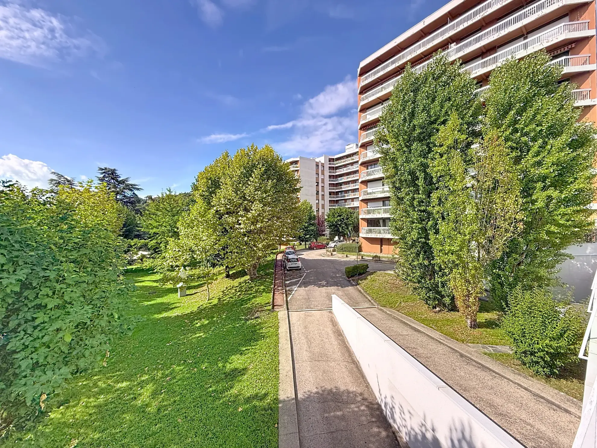 Bel Air Saint-Étienne : Appartement T4 de 84m² avec garage et balcon en dernier étage