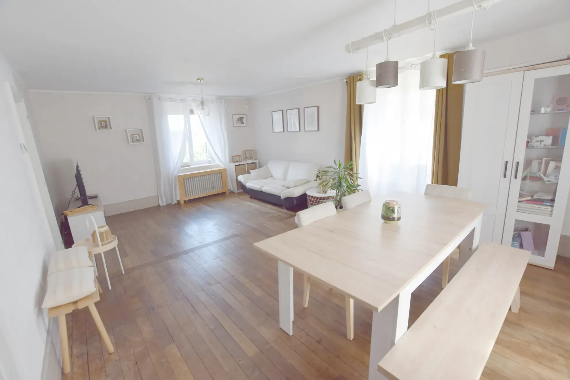 Maison rénovée avec 5 chambres, jardin et garage à Vieux-Charmont (25600) 